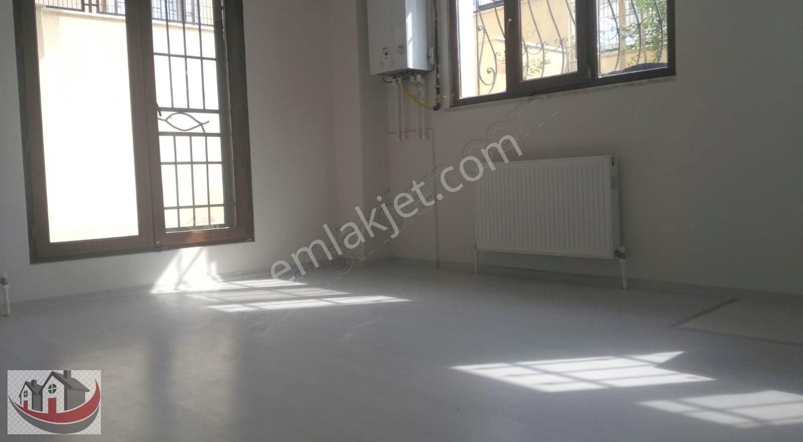 Maltepe Zümrütevler Kiralık Daire Güneyden Düz Giriş Seviyesinde Harika Teraslı 1+1.60m2 Daire