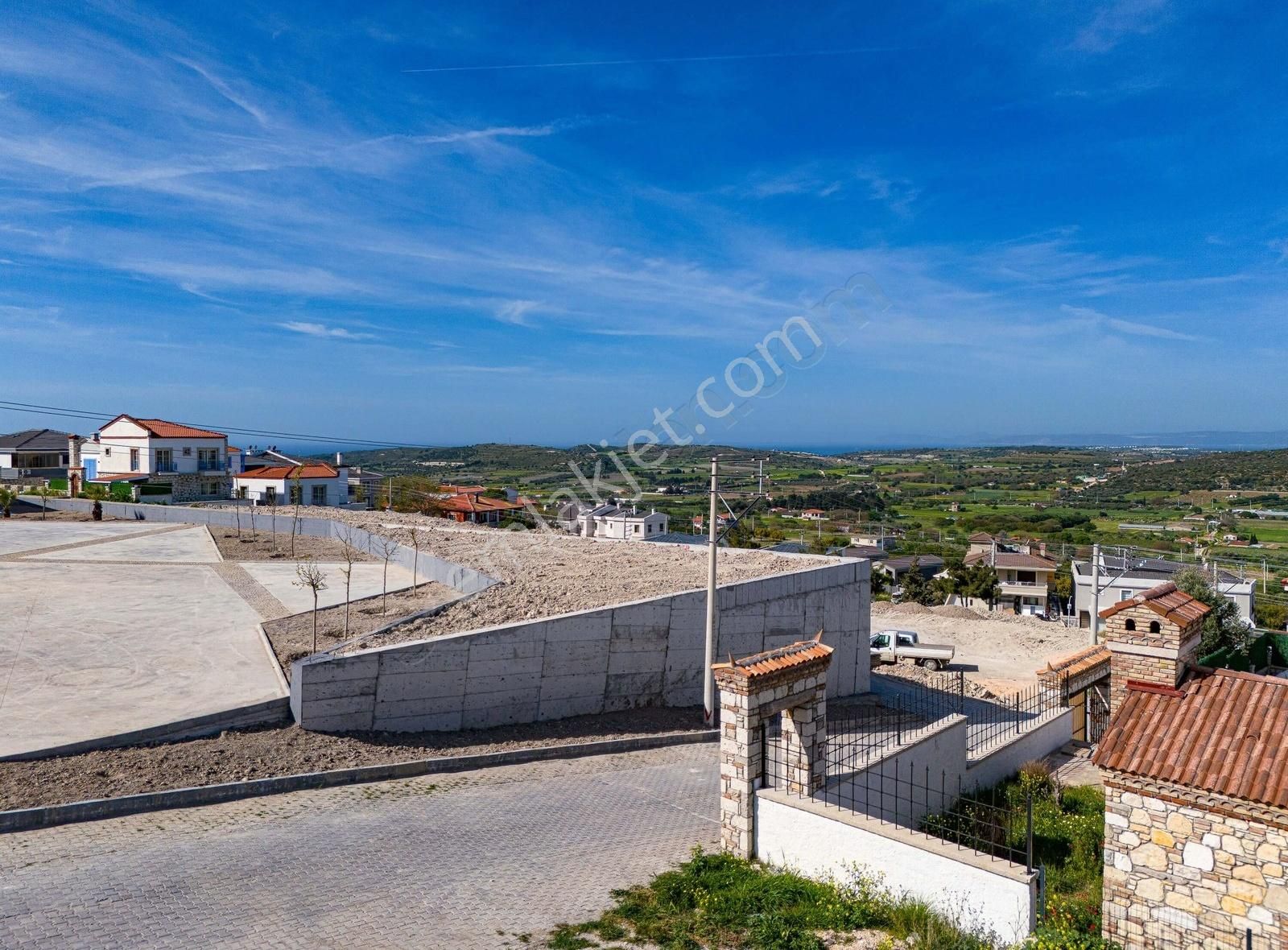 Çeşme Ovacık Satılık Villa İmarlı Ovacık'ta Satılık Müstakil Villa İmarlı Köşe Arsa