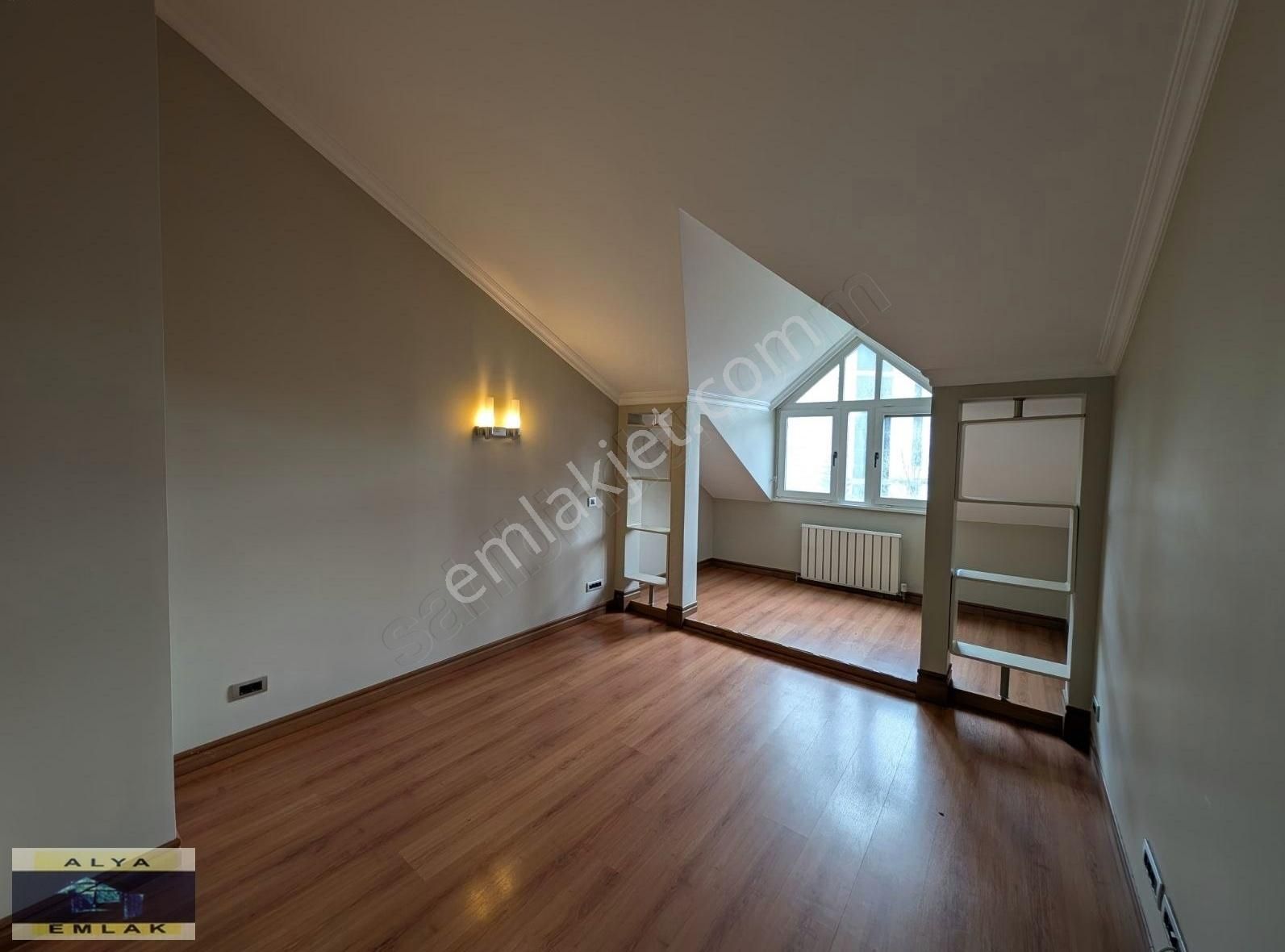 Başakşehir Bahçeşehir 2. Kısım Kiralık Villa Bahçeşehir Şelalede Büyük Bahçeli Kiralık Villa