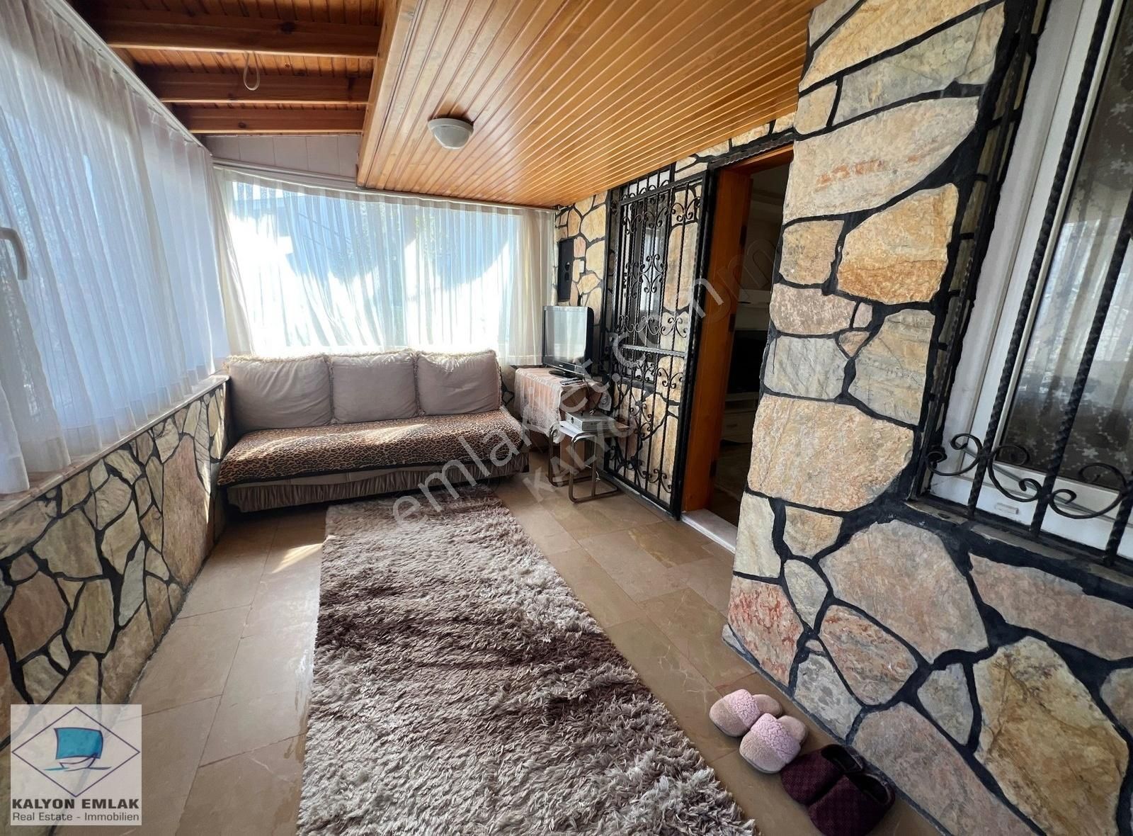 Alaçatı Sosyal Konutlarda Yenilenmiş Modern Eşyalı Villa - Görsel 6