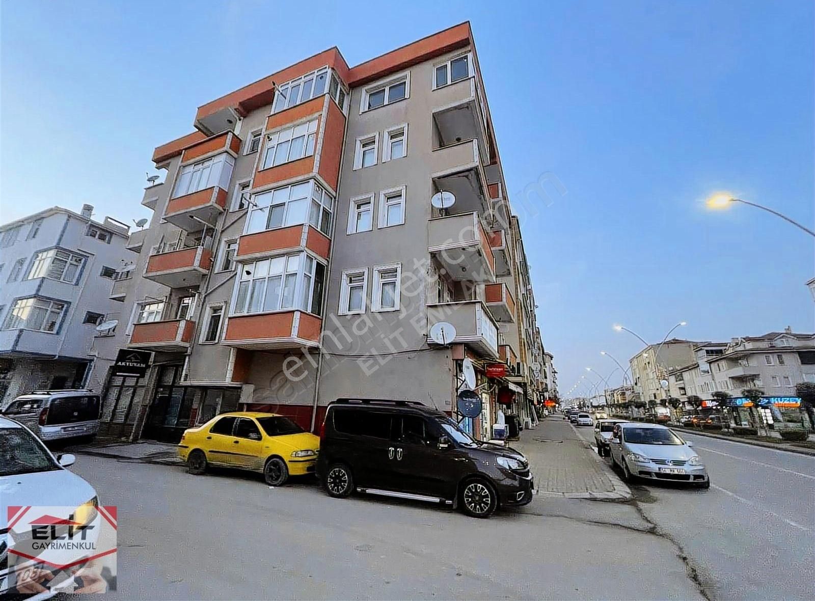 Karasu Yalı Satılık Daire Karasuda Satılık Cadde Üstü 130 Metre² 2 + 1 Daire