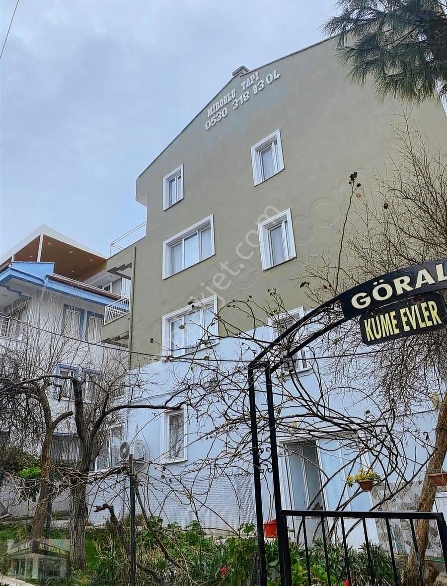 Ayvalık Küçükköy Satılık Villa Ayvalık Sarımsaklı'da Plaja 150m Mesafede 4+1 145m2 Tripleks