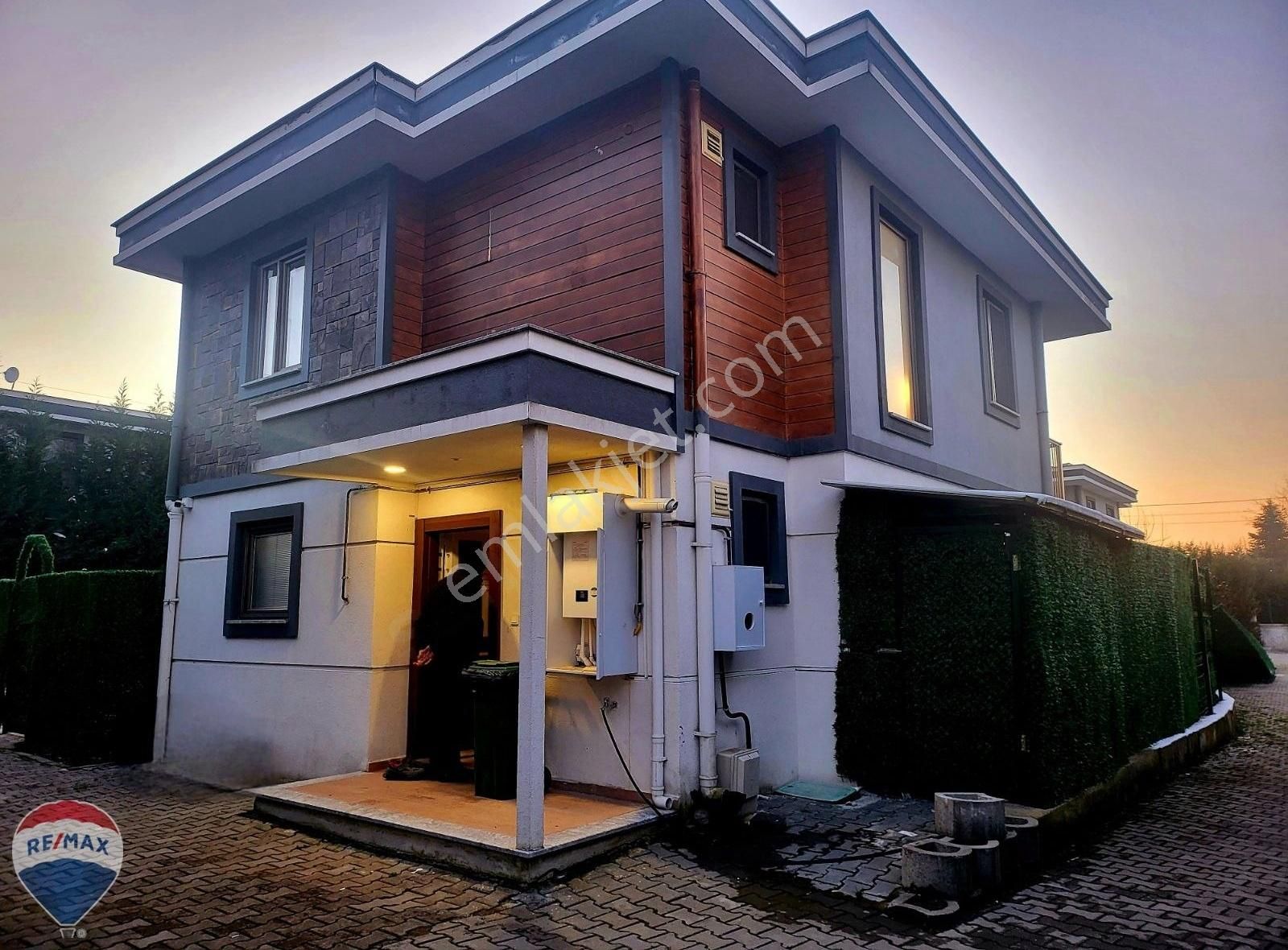 Sapanca Yanık Satılık Villa Remax Hikmet Başer Sapanca Yanık Müstakil Havuzlu Satılık Villa