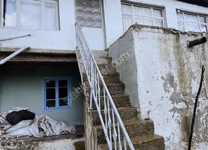 Kemalpaşa Sarılar Köyünde Müstakil Bahçeli Ev - Görsel 4