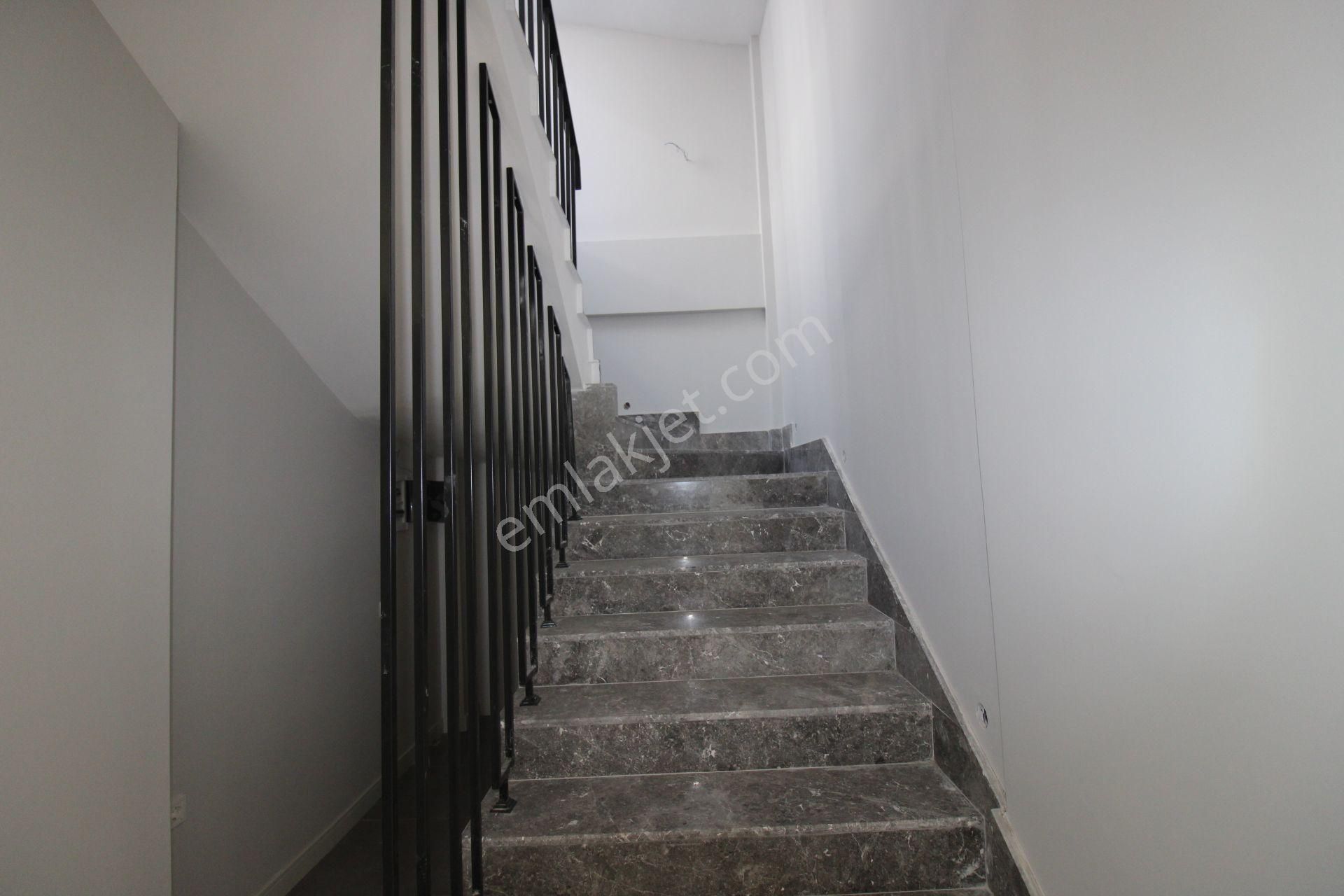 Kuyulukta Site İçerisinde Manzaralı 4+1 Villa - Görsel 14