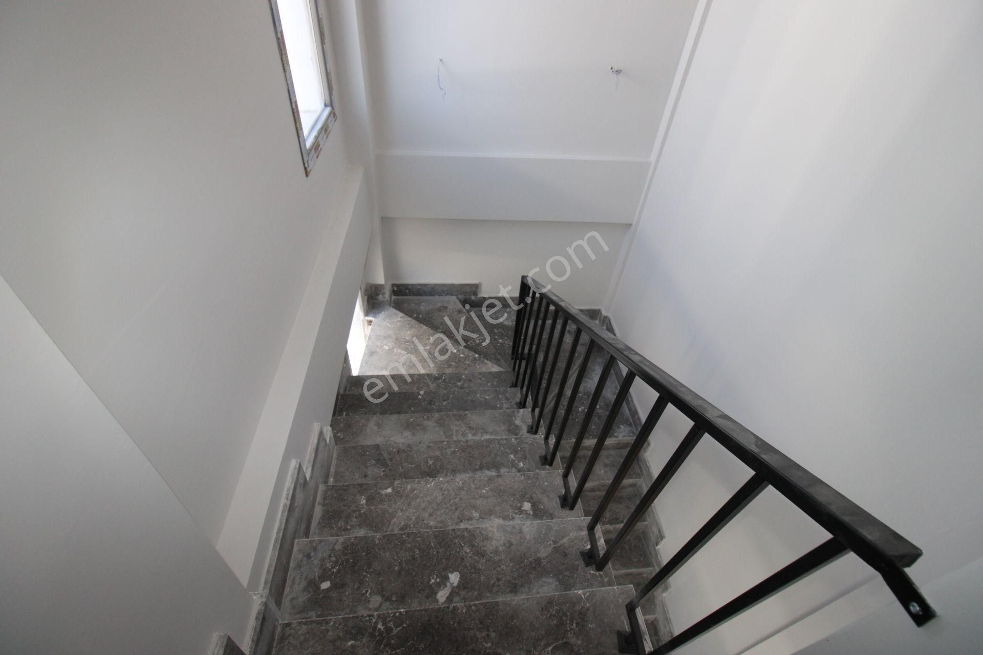 Kuyulukta Site İçerisinde Manzaralı 4+1 Villa - Görsel 30