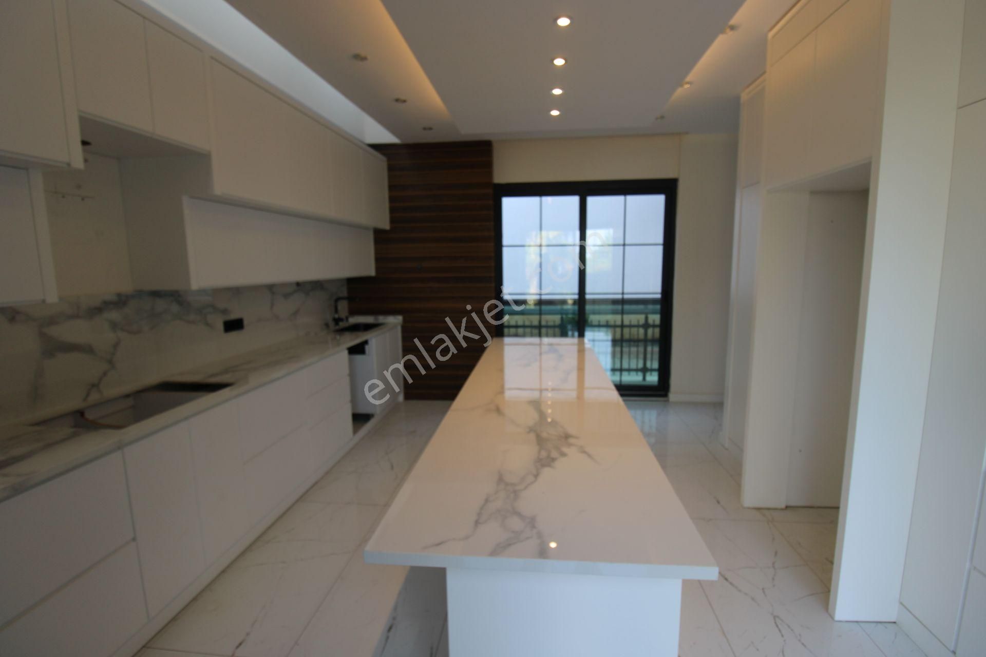 Kuyulukta Site İçerisinde Manzaralı 4+1 Villa - Görsel 2