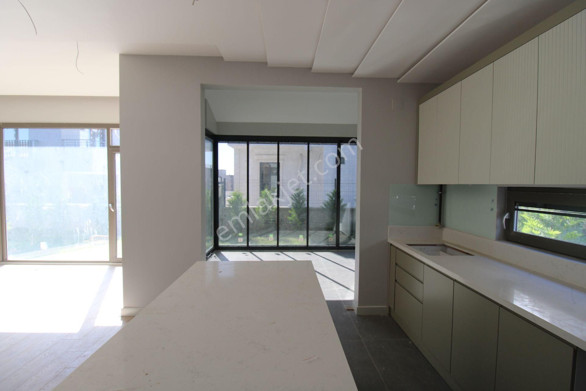 Kuyulukta Site İçerisinde Manzaralı 4+1 Villa - Görsel 6