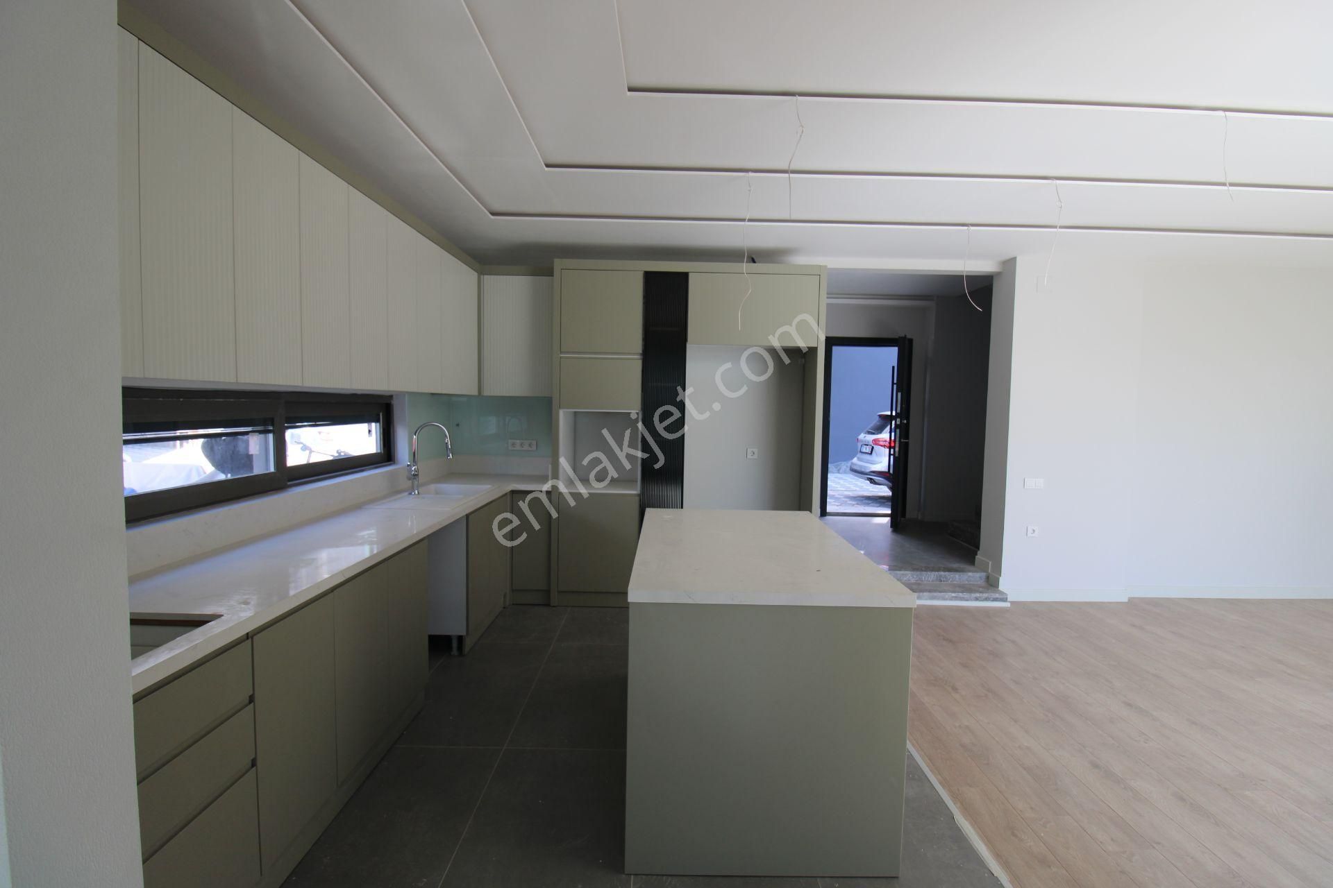 Kuyulukta Site İçerisinde Manzaralı 4+1 Villa - Görsel 8