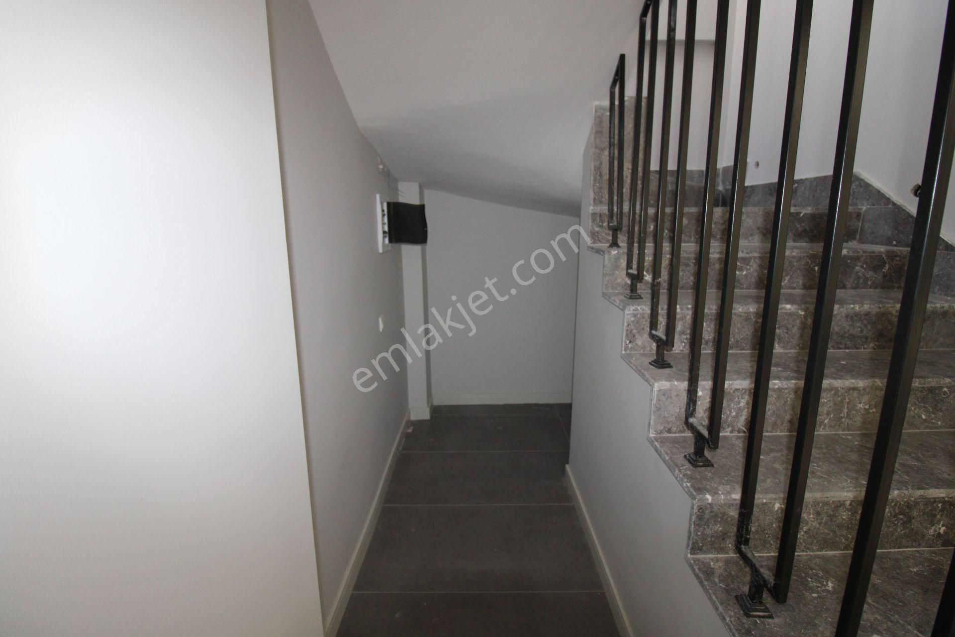 Kuyulukta Site İçerisinde Manzaralı 4+1 Villa - Görsel 15