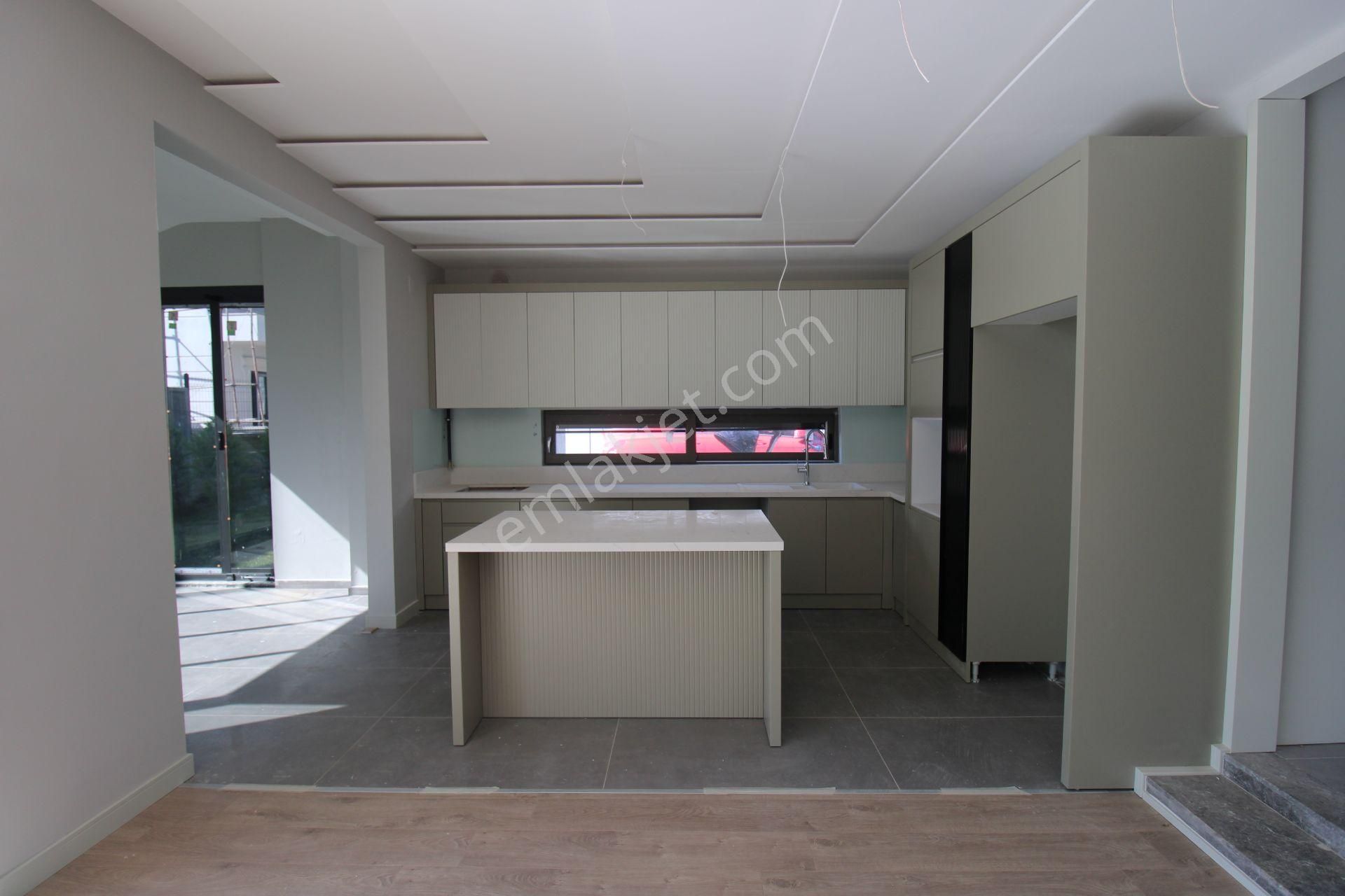 Kuyulukta Site İçerisinde Manzaralı 4+1 Villa - Görsel 5