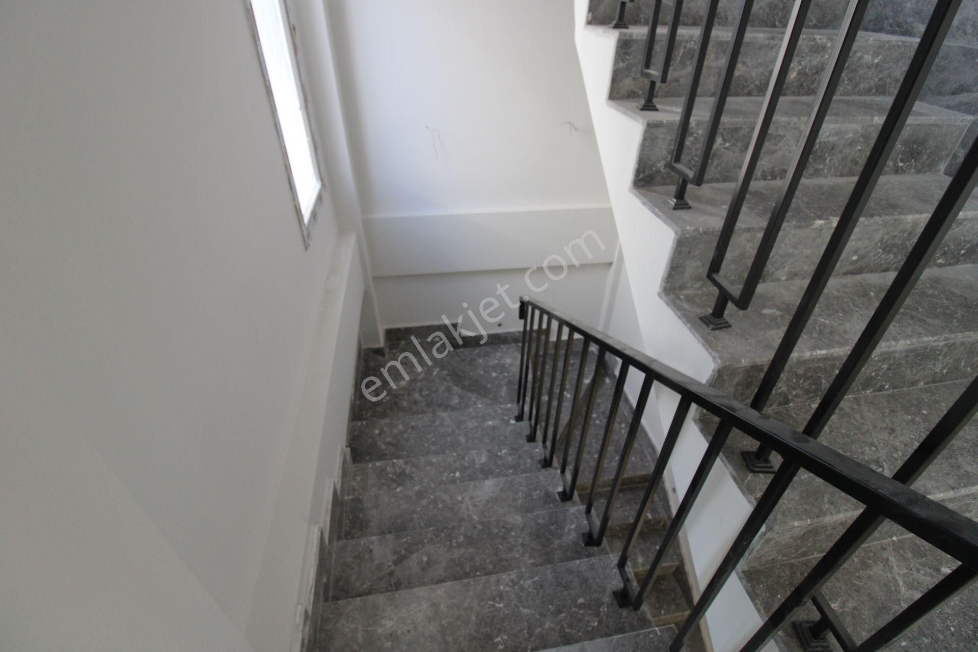 Kuyulukta Site İçerisinde Manzaralı 4+1 Villa - Görsel 17