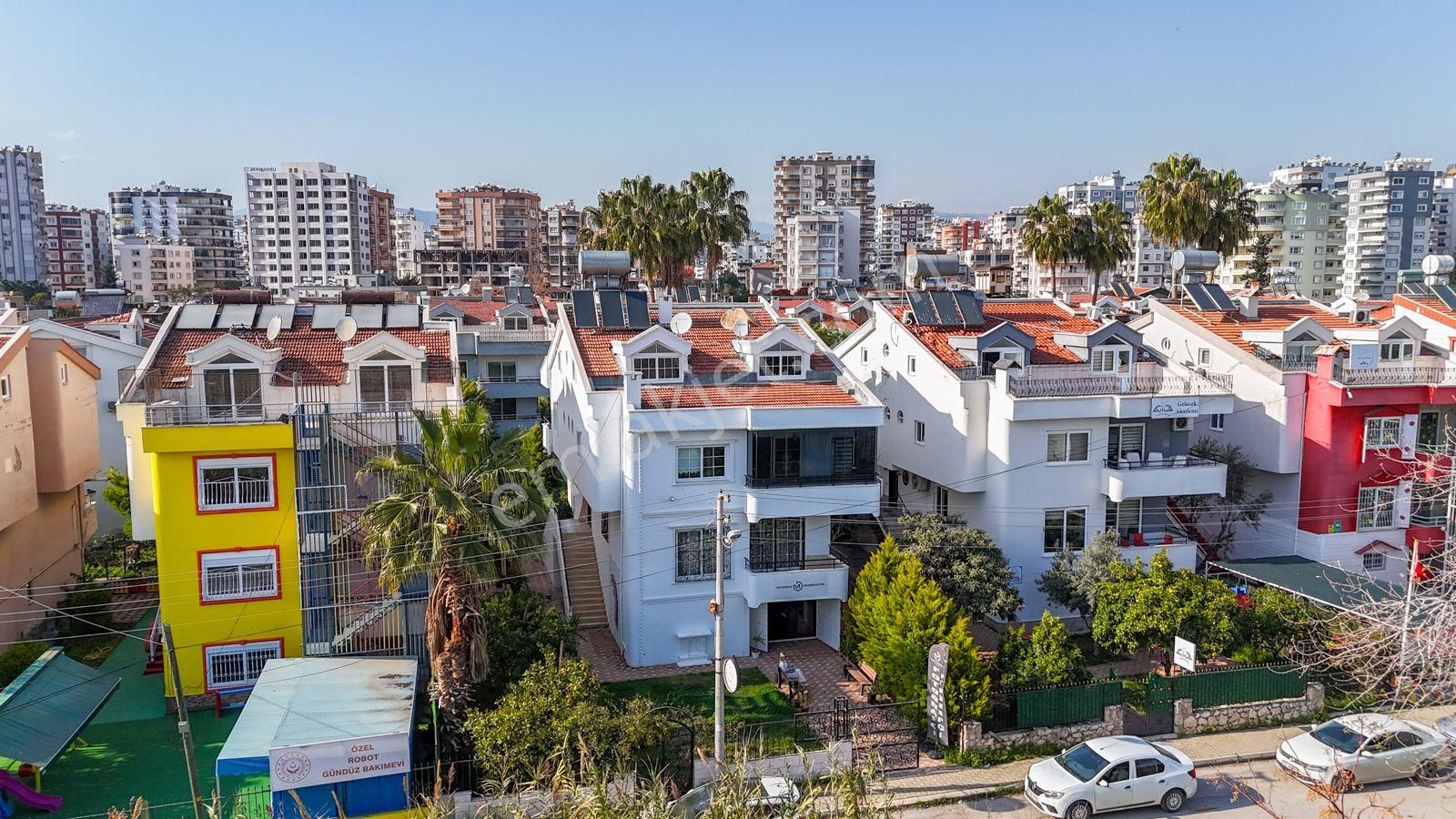 Mezitli Viranşehir Satılık Villa (İşyeri) Remax Loca'dan İşyeri Kullanımına Uygun Geniş 10+2 Satılık Villa