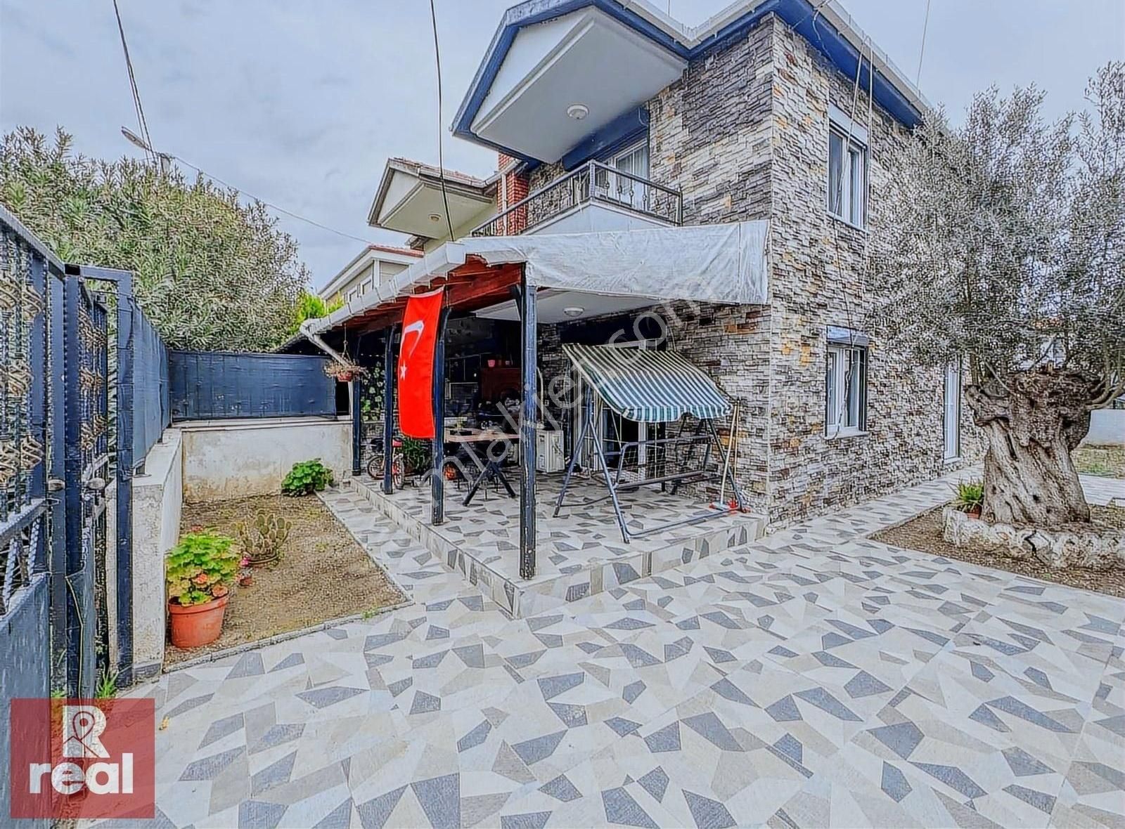 Ayvalık Küçükköy Satılık Villa Ayvalık Sarımsaklı Tuzla Mevkiinde Satılık 4+1 Villa