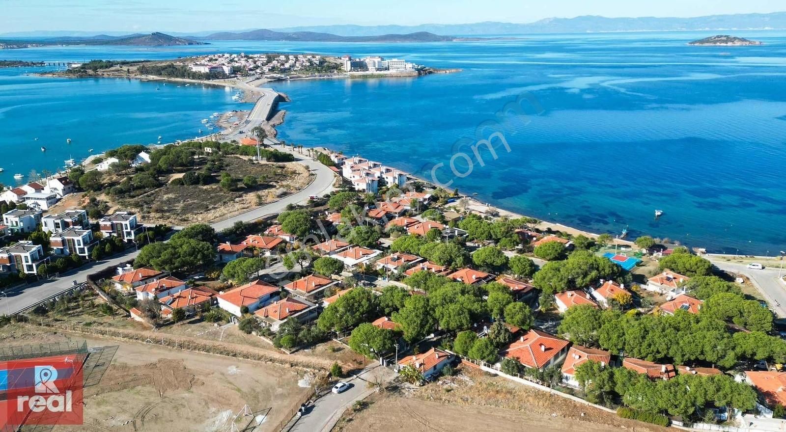 Ayvalık Ali Çetinkaya Satılık Villa Denize Sıfır Site İçerisinde 3+1 Müstakil Villa