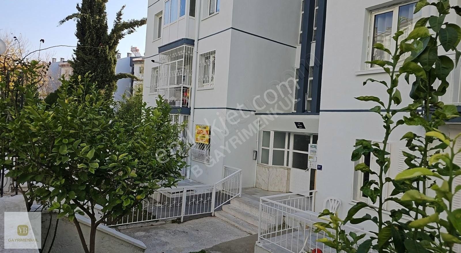 Kuşadası Hacıfeyzullah Satılık Daire Kuşadası Kadınlar Denizi Merkezde Havuzlu Sitede 2+1 Daire