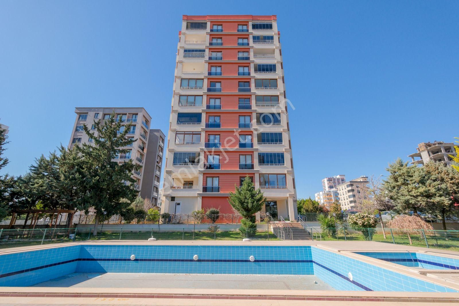 Yenişehir 50. Yıl Satılık Daire Remax Loca 20.cadde Kuriş Meyra'da Havuzlu,bağımsız Mutfaklı 3+1