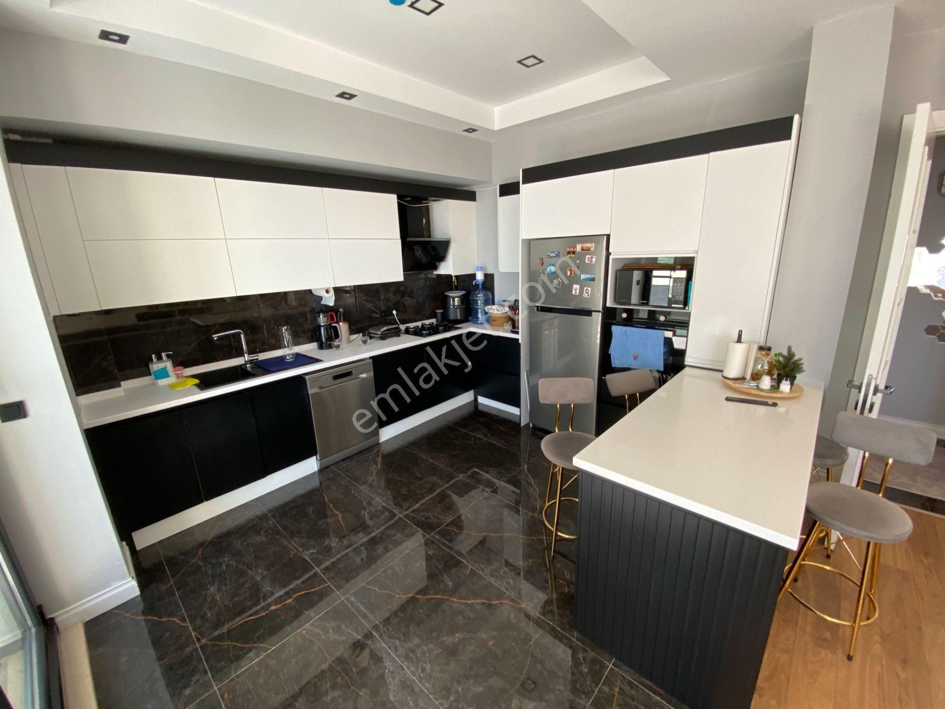 Antalya 'nın En Prestijli Sitesinde Full Manzaralı Arakat 3+1 - Görsel 7