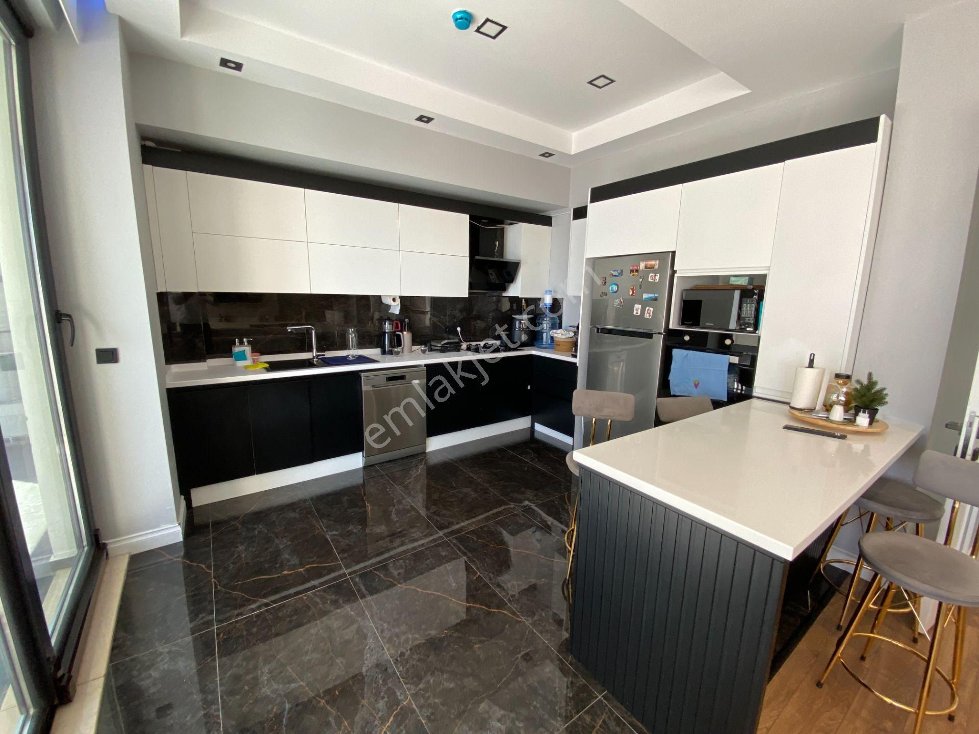 Antalya 'nın En Prestijli Sitesinde Full Manzaralı Arakat 3+1 - Görsel 6