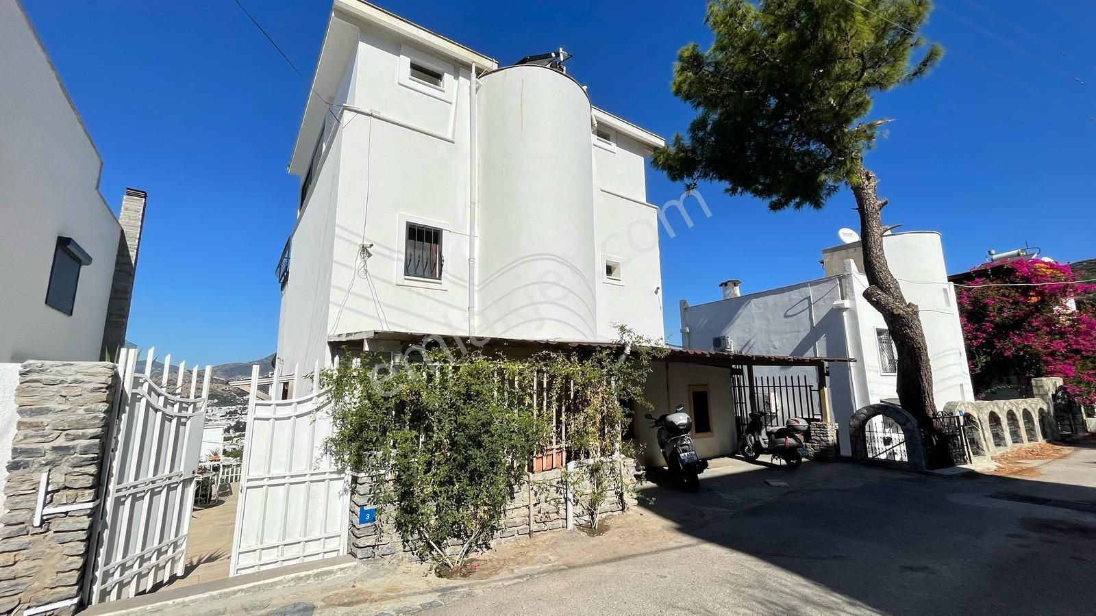 Bodrum Kumbahçe Satılık Villa Odrum Kumbahçe'de Satılık Lüks Full Deniz Manzaralı Villa