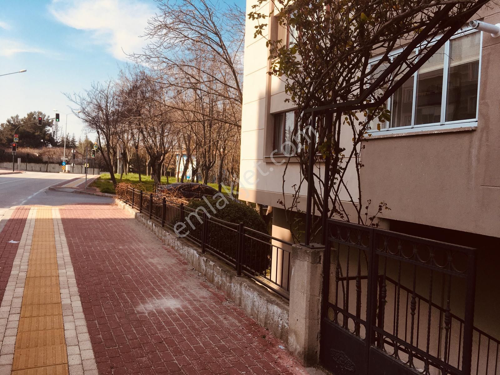 Nilüfer Cumhuriyet Kiralık Daire Cumhuriyet Mahallesi Nilüferhatun Caddesi Üstü 4+1 Kombili Daire