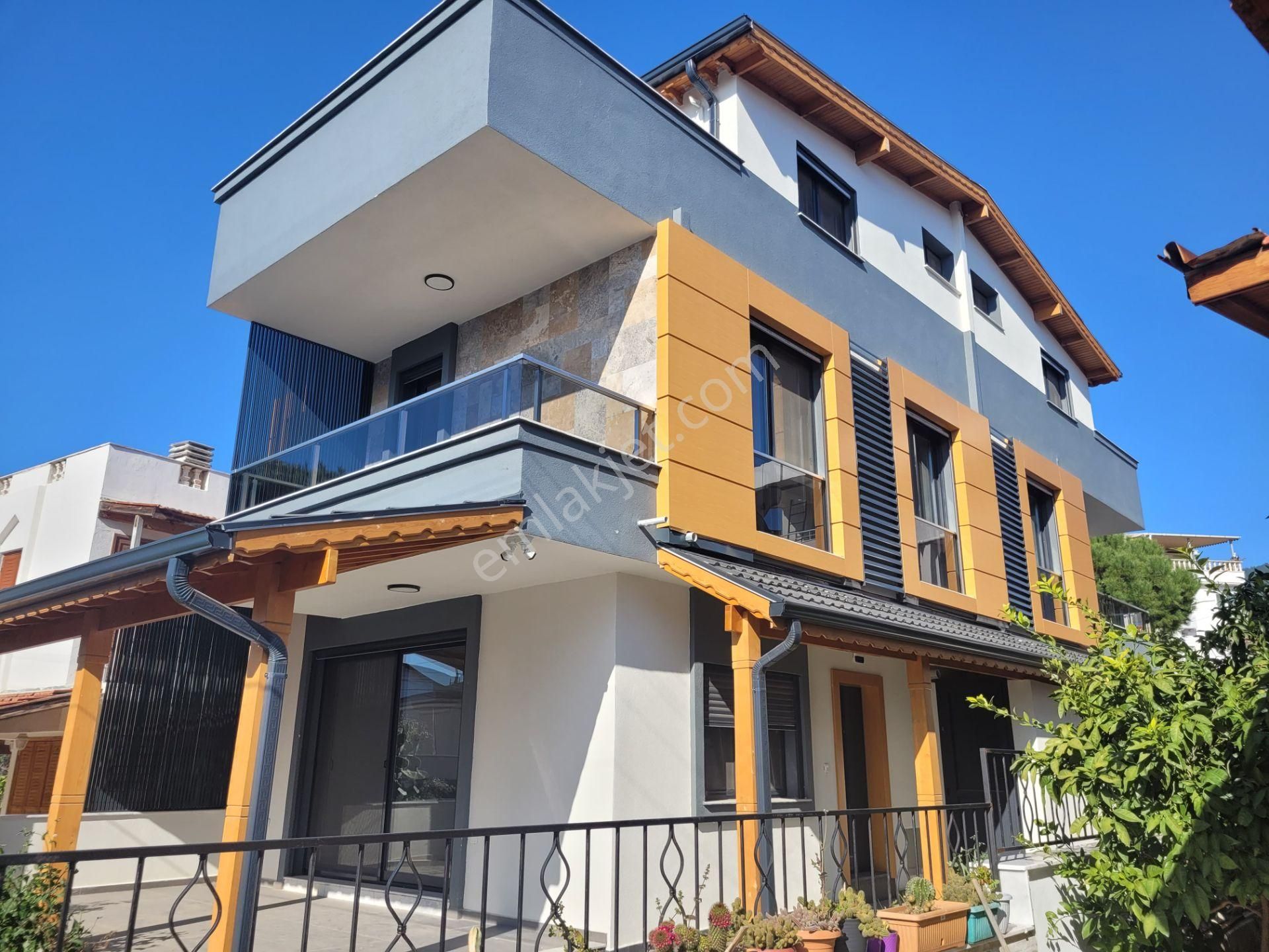 Menderes Çukuraltı Satılık Villa Çetin Eser'den Çukuraltında Triplex Villa