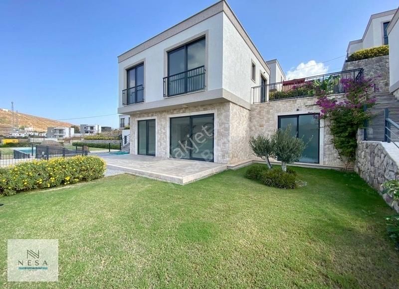 Bodrum Akyarlar Satılık Villa Bodrum Akyarlar Havuzlu Sitede Denize Yakın Satılık 4+1 Villa