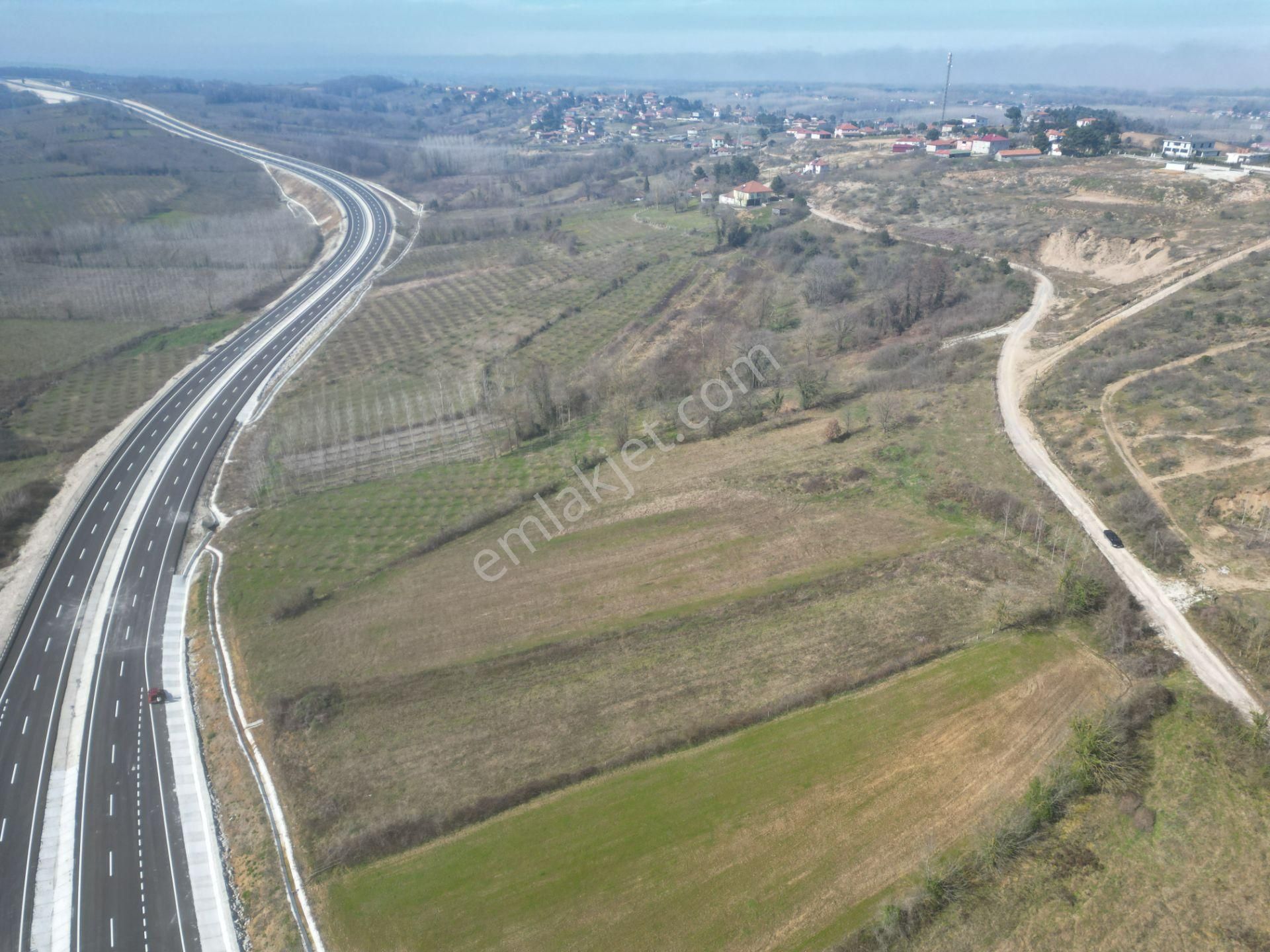 Karasu Karamüezzinler Satılık Tarla Filiz Emlak'tan Karasu Karamüezzinler'de 10.060 M2 Satılık Arazi