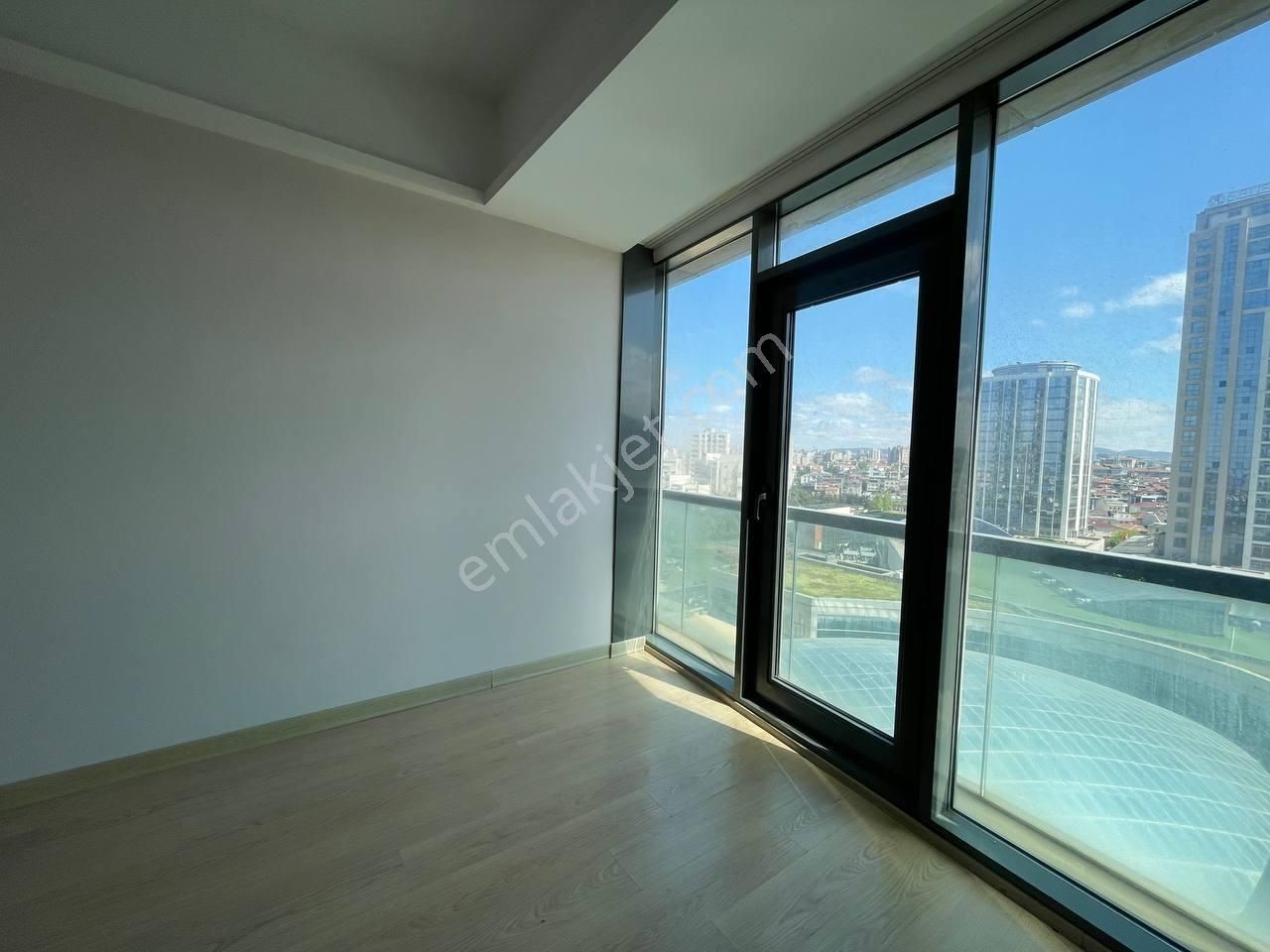 Ataşehir Brandium Kiralık Boyalı Temiz 1+1 Daire