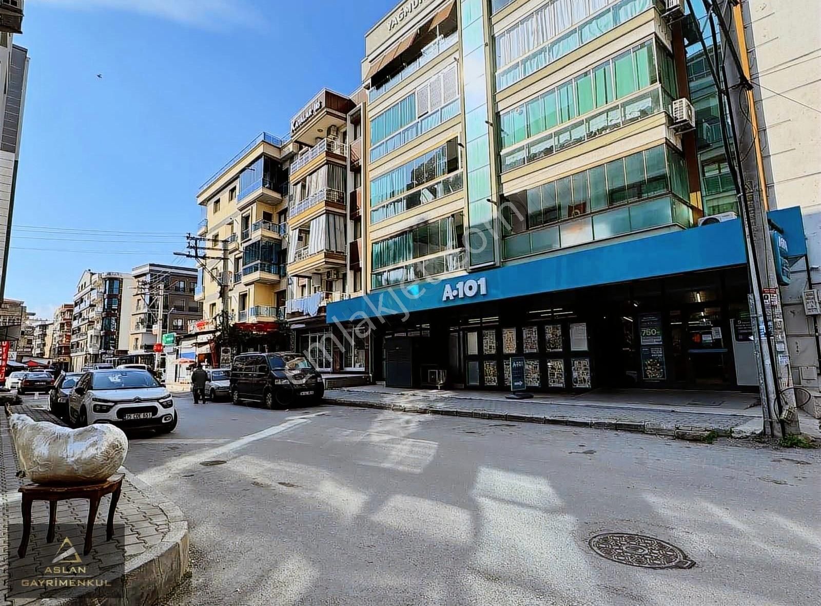 Karşıyaka Şemikler Satılık Daire Aslan'dan Ordu Bulvarı Caddesi / İzban Yakını Satılık 2+1 Daire