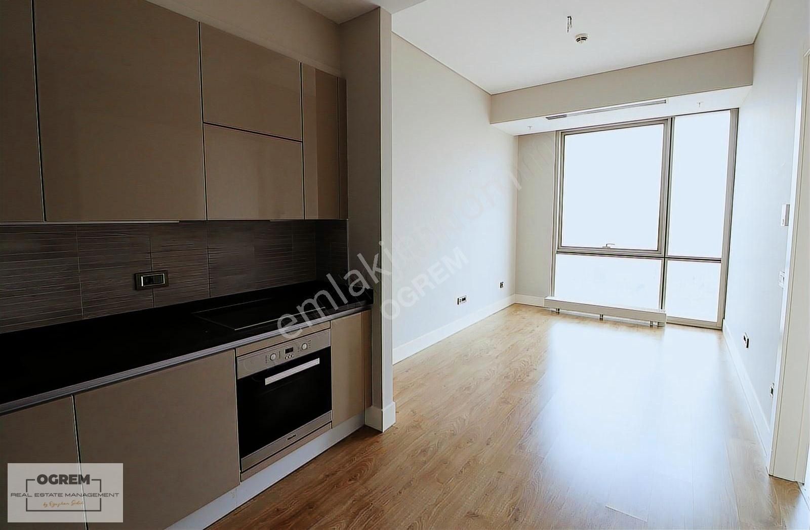 Ataşehir Atatürk Satılık Daire Metropol İstanbul / B Blok Satılık 1+1 / Kiracısız