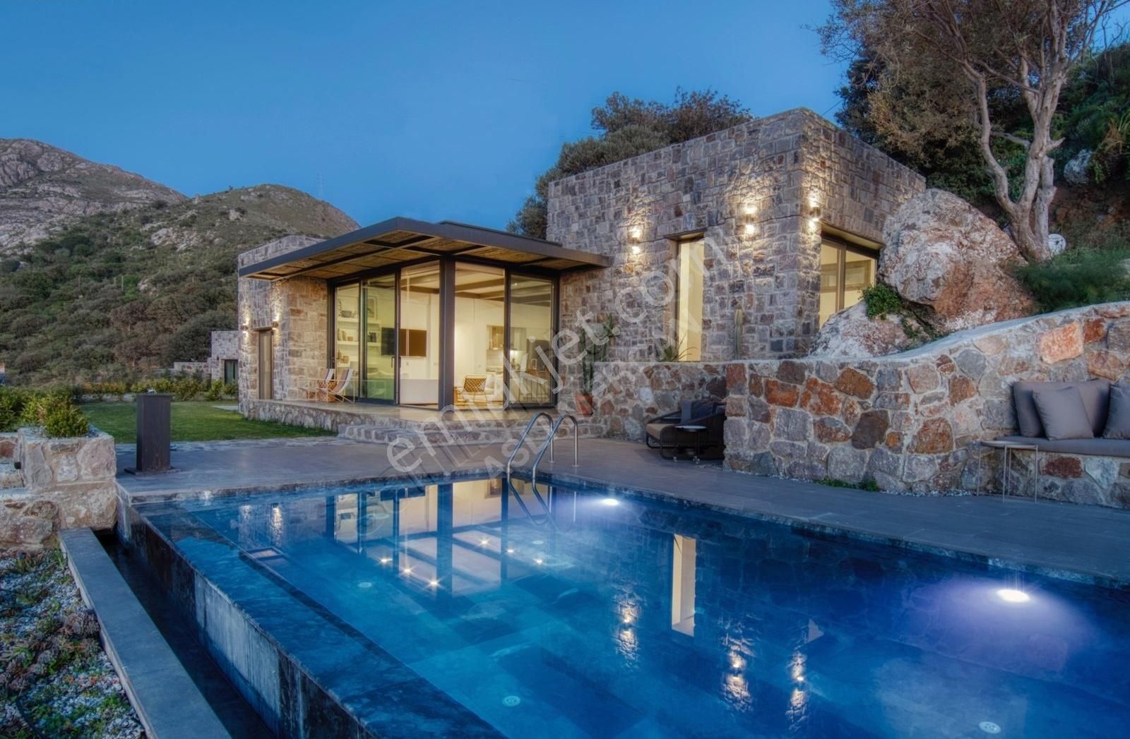 Gümüşlük Karakaya'da Etkileyici Modern Taş Villa - Görsel 9