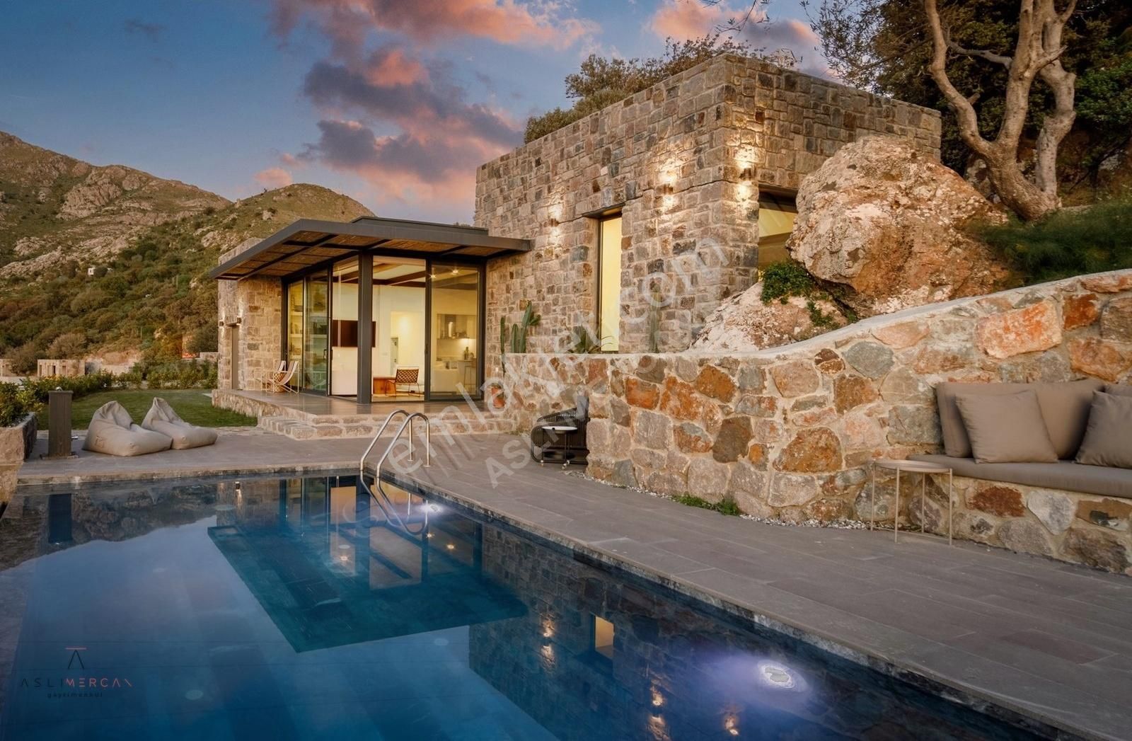 Gümüşlük Karakaya'da Etkileyici Modern Taş Villa - Görsel 18
