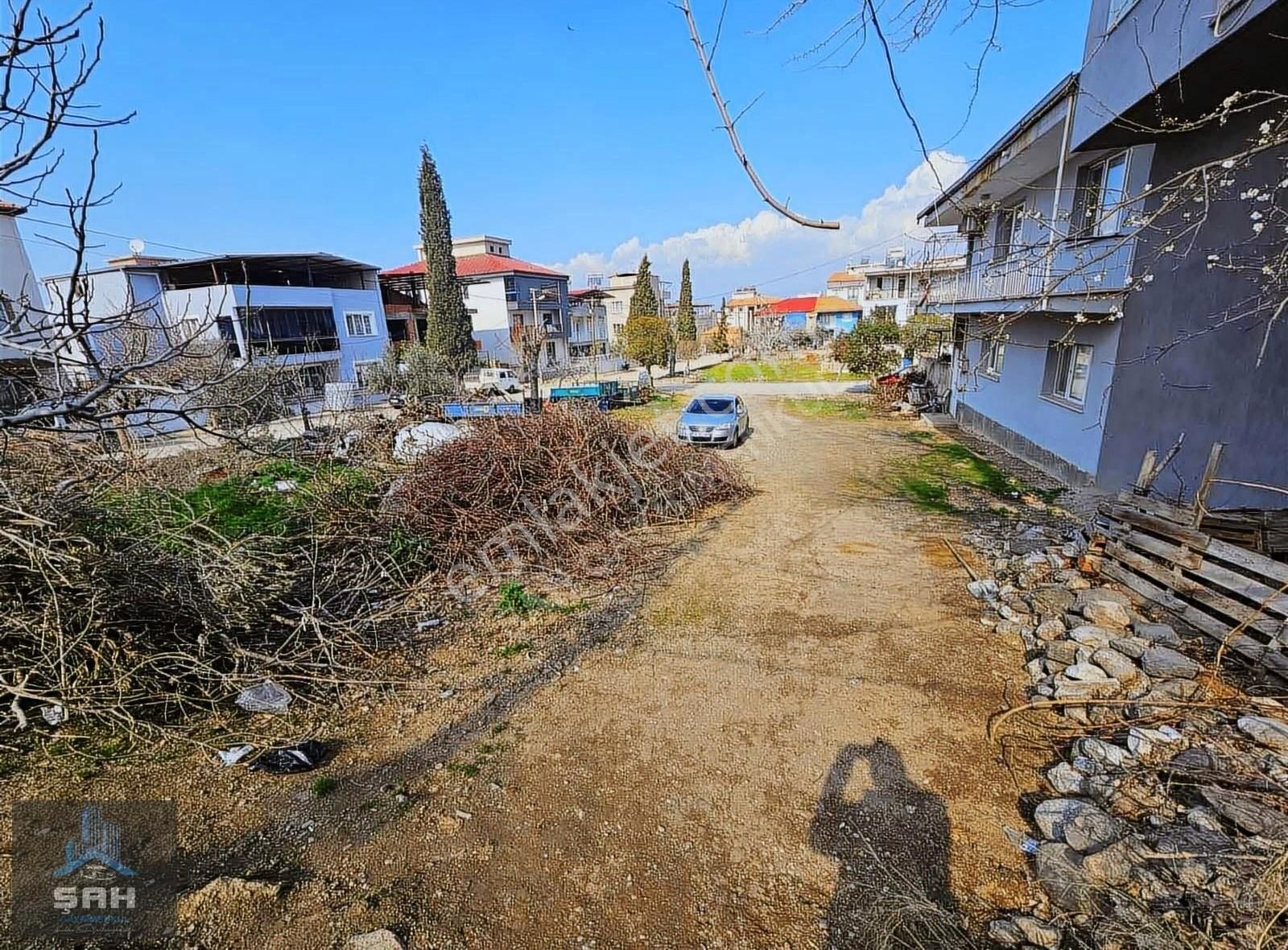 Alaşehir Erenköy Satılık Konut İmarlı Şah'tan Hacıbey Mah'de Köşe Başında İmarlı Satılık Arsalar