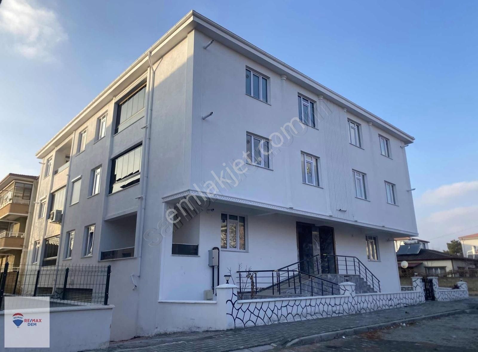 Erzincan Merkez Halitpaşa Satılık Daire Remax Dem'den Halitpaşa Mahallesinde Satılık 2+1 Fırsat Daire