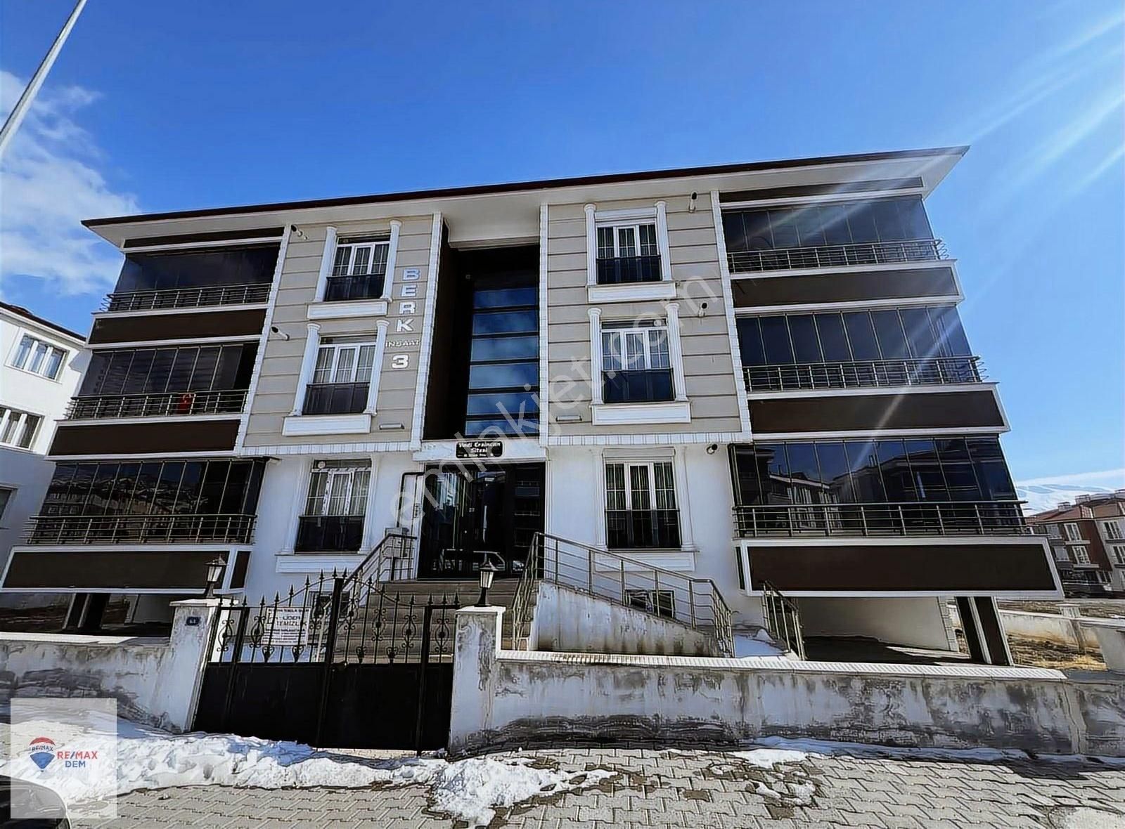 Erzincan Merkez Yunus Emre Satılık Daire Remax Dem'den Fırsat 3+1 Ferah Daire