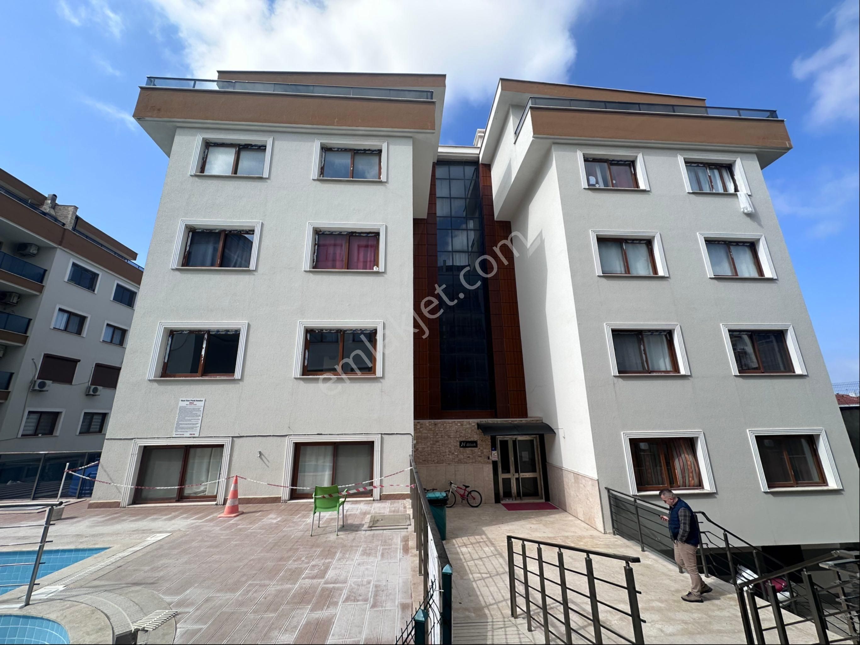 Kuşadası Değirmendere Satılık Daire Değirmendere Havuzlu Site İçerisinde 2+1 Daire