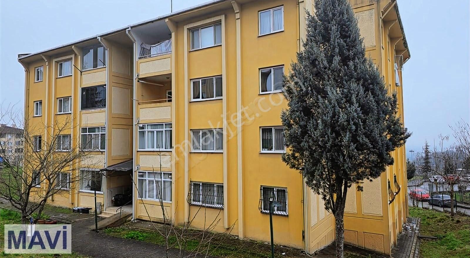 Adapazarı 15 Temmuz Camili Kiralık Daire Re/max Mavi'den Ayçiçeği Vadisinde -ara Kat-geniş Daire