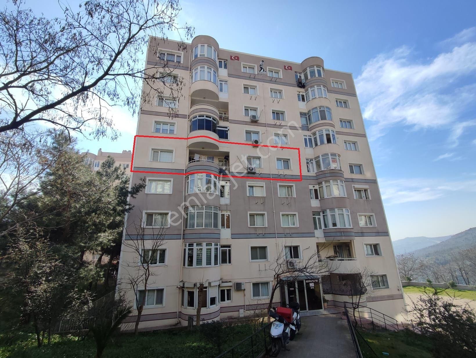 Bornova Evka 4 Satılık Daire Bornova Evka 4 Mahallesin'de Arakat Kapalı Mutfak 3+1 Satılık Daire