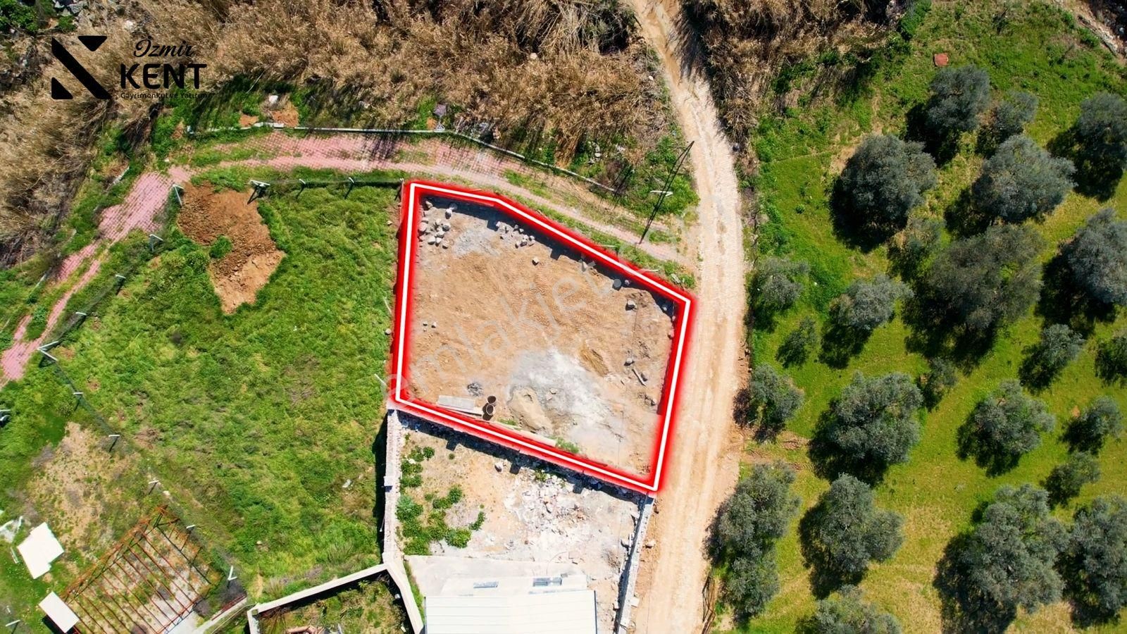 Kemalpaşa Yukarıkızılca Satılık 335 M2 Bahçe Elektrik Su Yol - Görsel 2