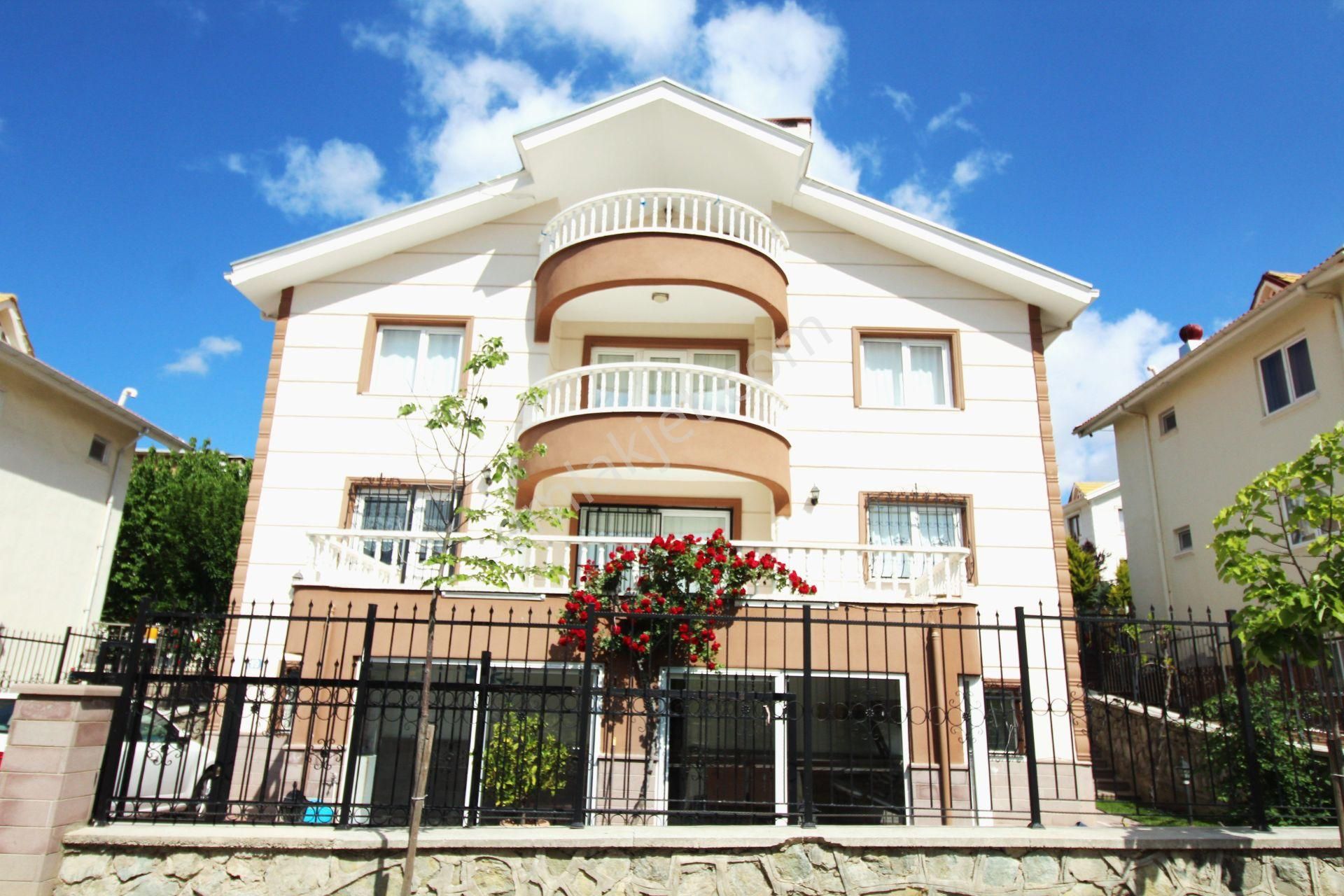 Çankaya Alacaatlı Satılık Villa Yaşamkent Satılık Villa 5+2 450m2 Özlükent Alacaatlı Çankaya