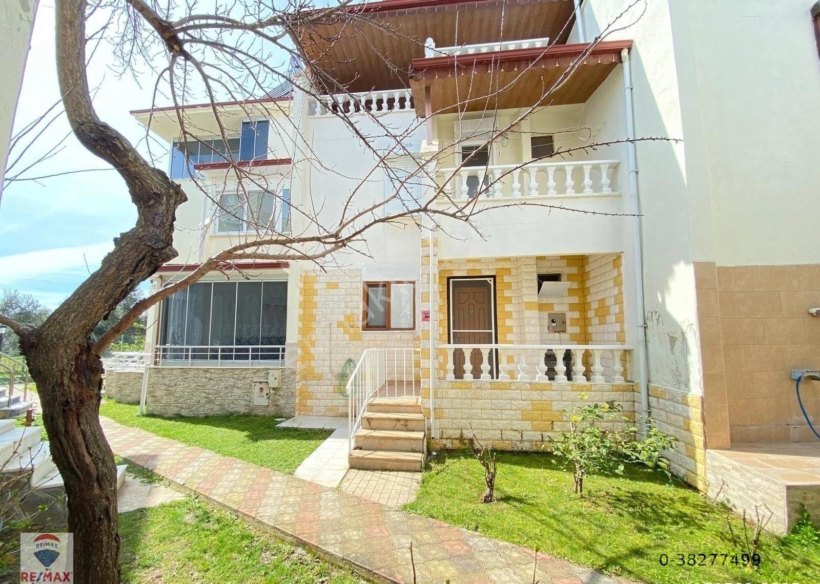 Edremit Güre 'de Satılık Site İçerisinde Teraslı 3+1 Yazlık Villa