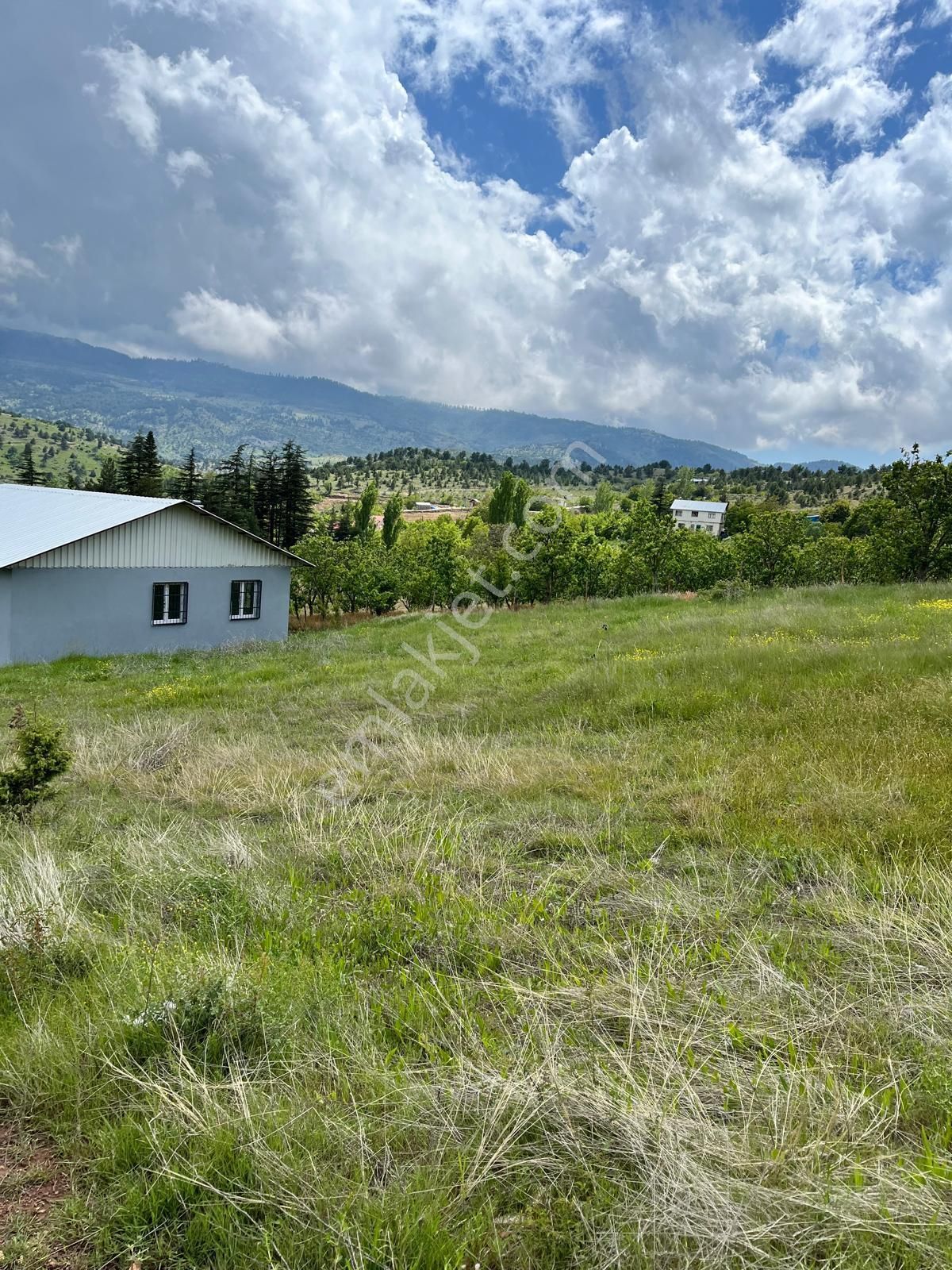 Toroslar Arslanköy Satılık Tarla Bolkar Emlaktan Satılık 300 M2 Göl Manzaralı Arazi