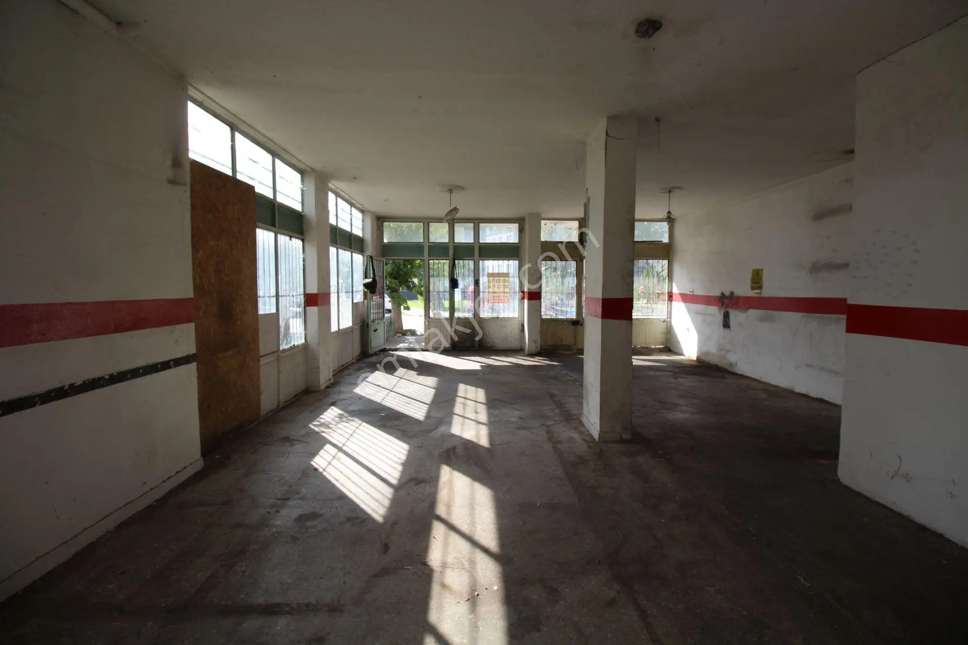 Aksaray Pınar Mahallesi'nde Ana Caddede Kiralık 80 M² Dükkan - Görsel 2