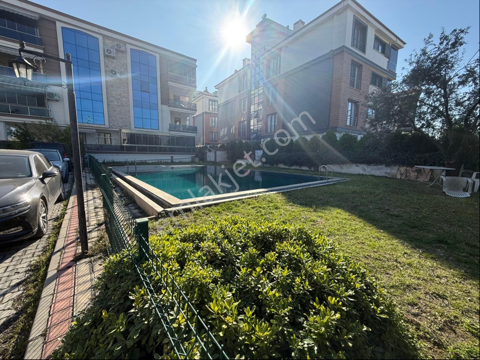 Kale’den Akçay Merkezde Muhteşem 3+1 Banyo Wc 180 M2 Havuzlu Daire