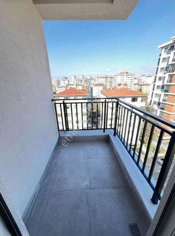 Kadıköy Kozyatağı Satılık Daire Şenesenevlerde 3+1 115m2 Boş Yerden Isıtmalı Metroya Yakın