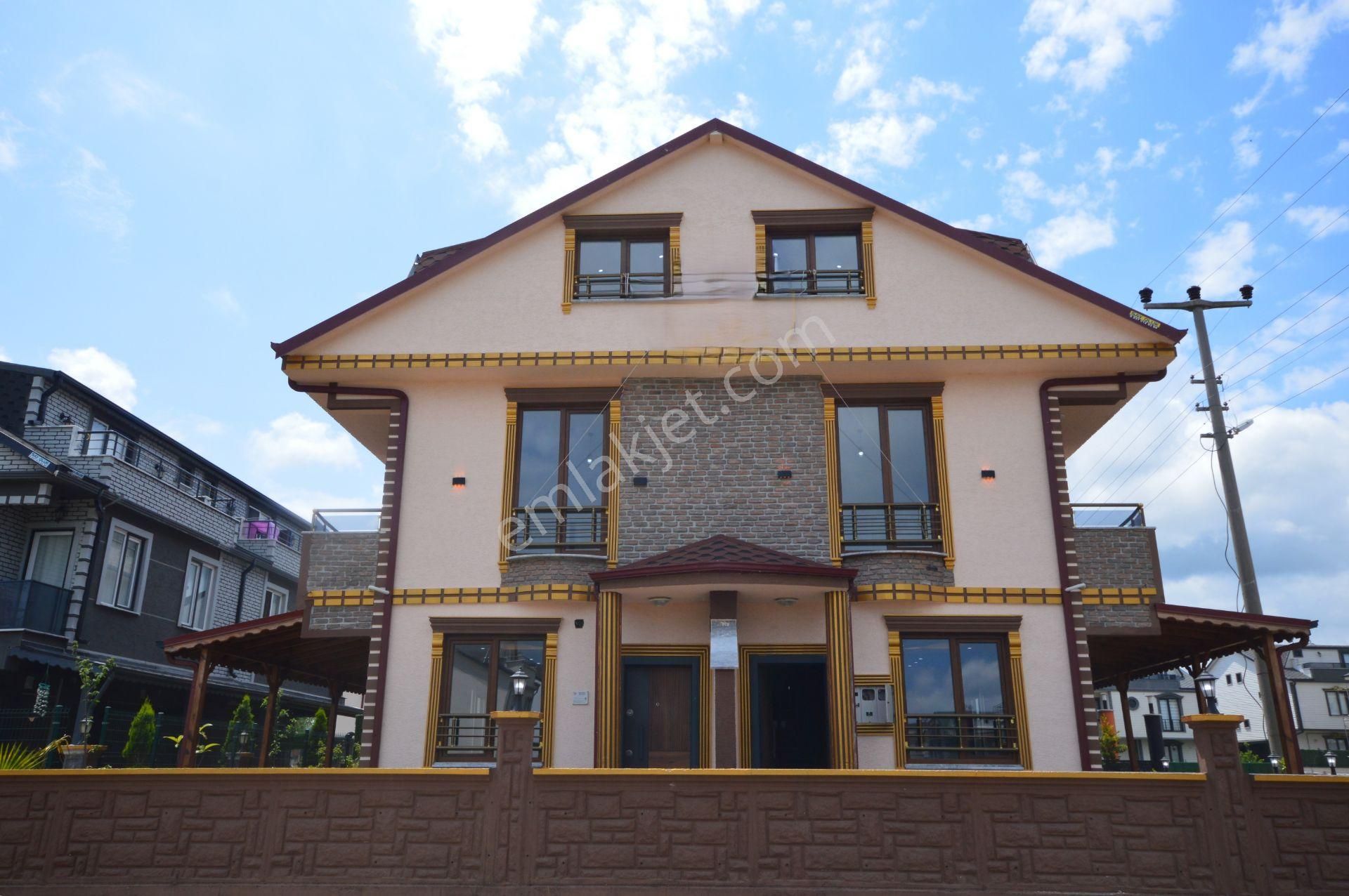 Ayrı Mutfaklı Geniş Kullanım Alanlı Mükemmel Villa !!!