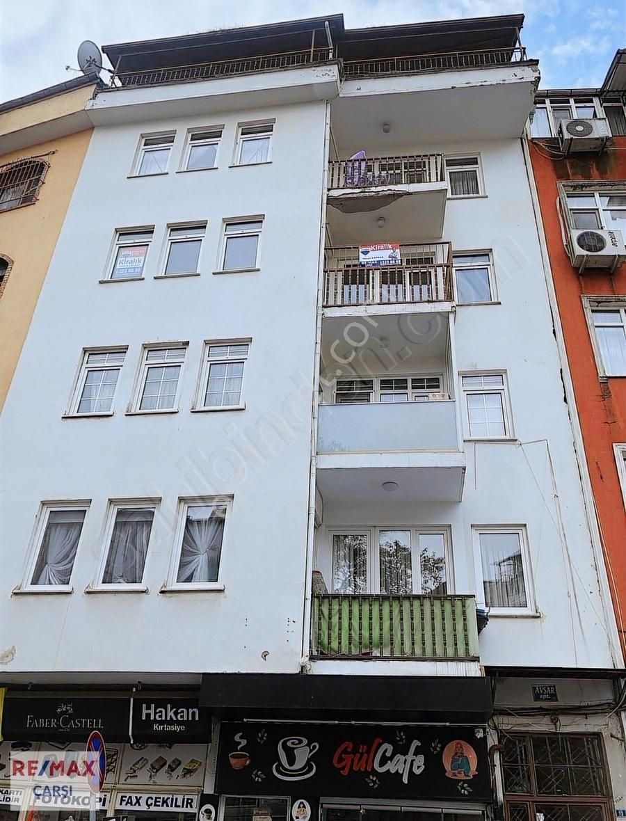 İzmit Veliahmet Kiralık Daire Remax Çarşı'dan Cumhuriyet Parkı Yakınında 3+1 Kiralık Daire