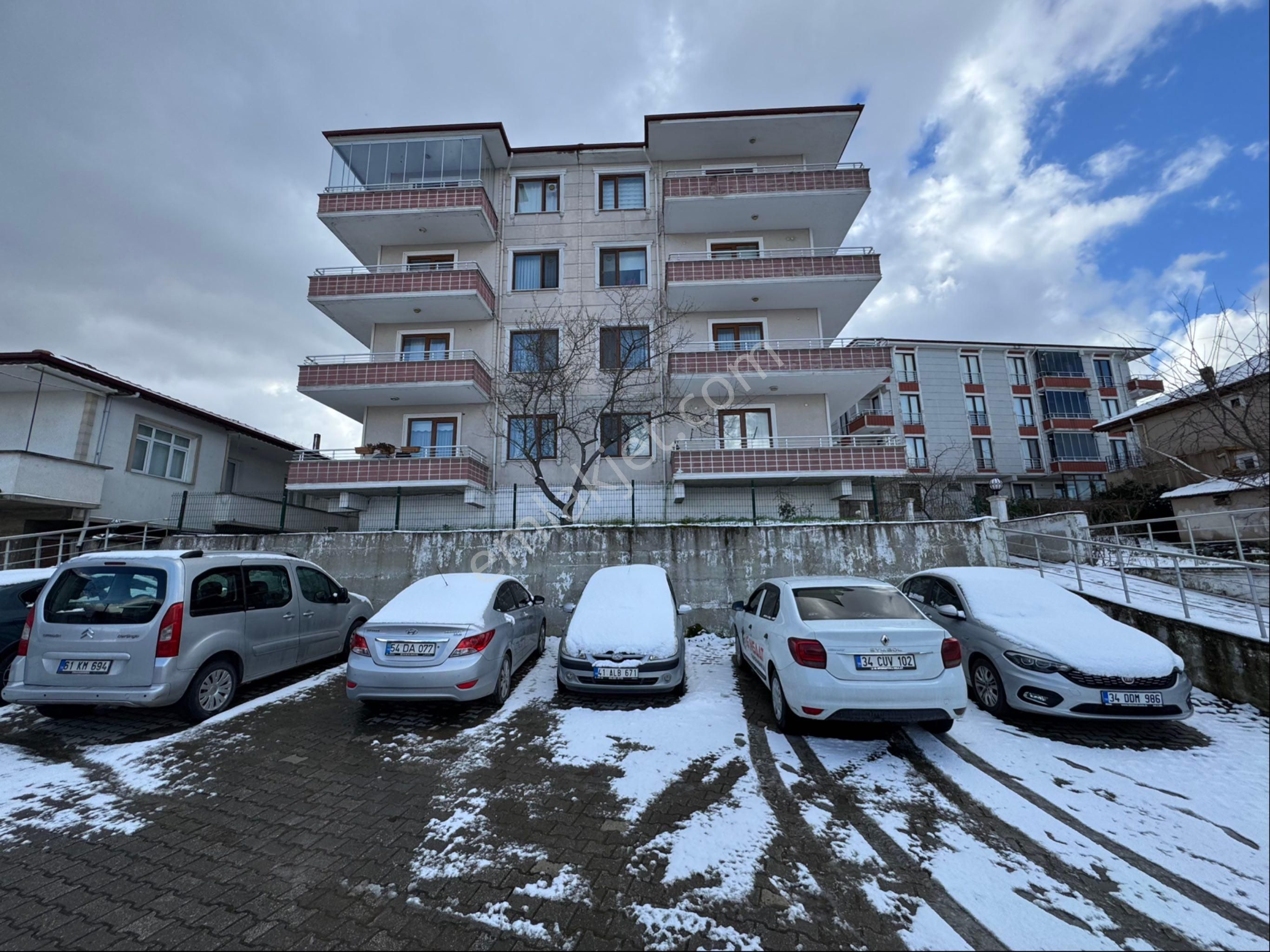 Geniş Daire Arayanlara !!! 3+1 130 M2 Fırsat Daire !!!
