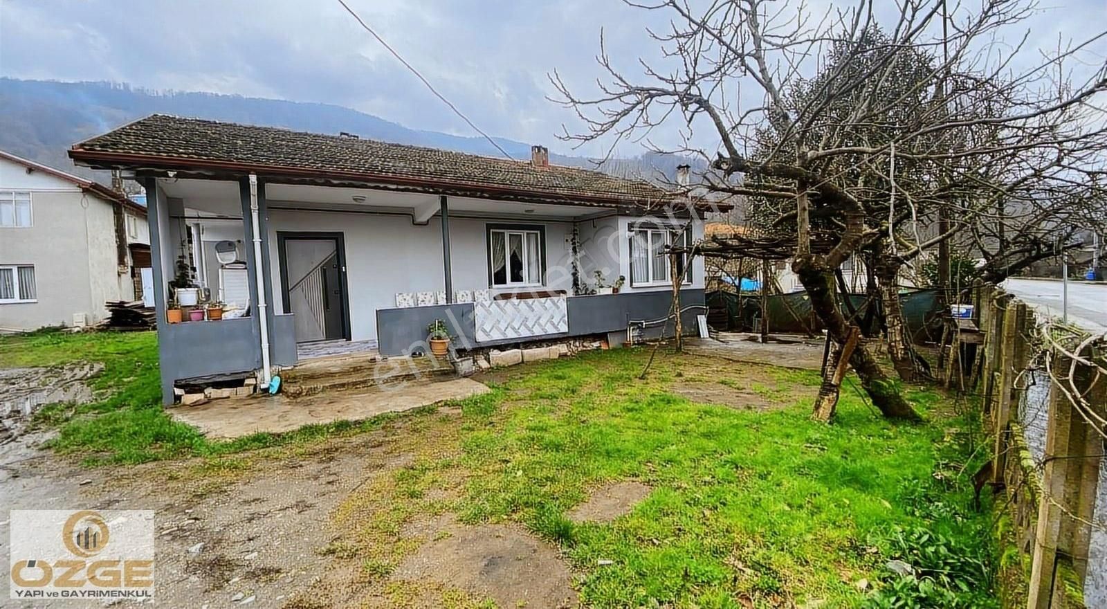 Hendek Çamlıca Satılık Müstakil Ev Sakarya Hendek Çamlıca Mah. 406 M2 Arsa İçinde 3+1 Müstakil Ev